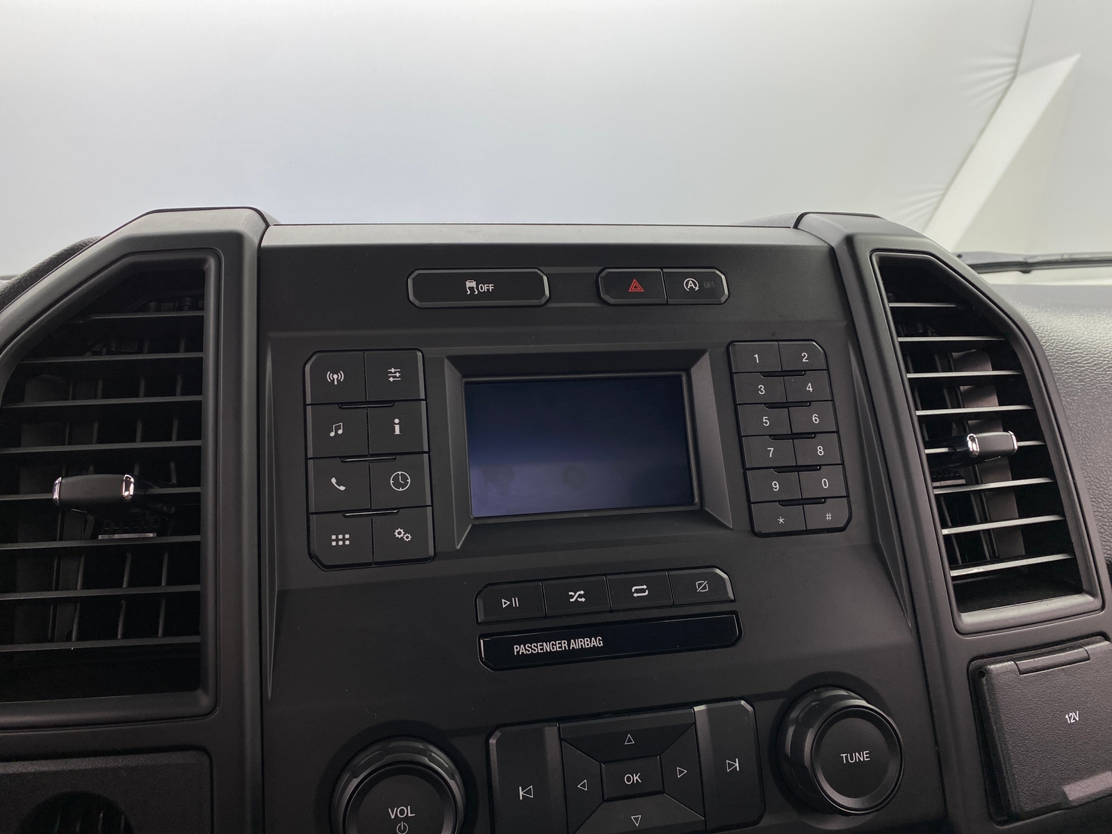 Thumbnail: 2018 Ford Econoline - 4