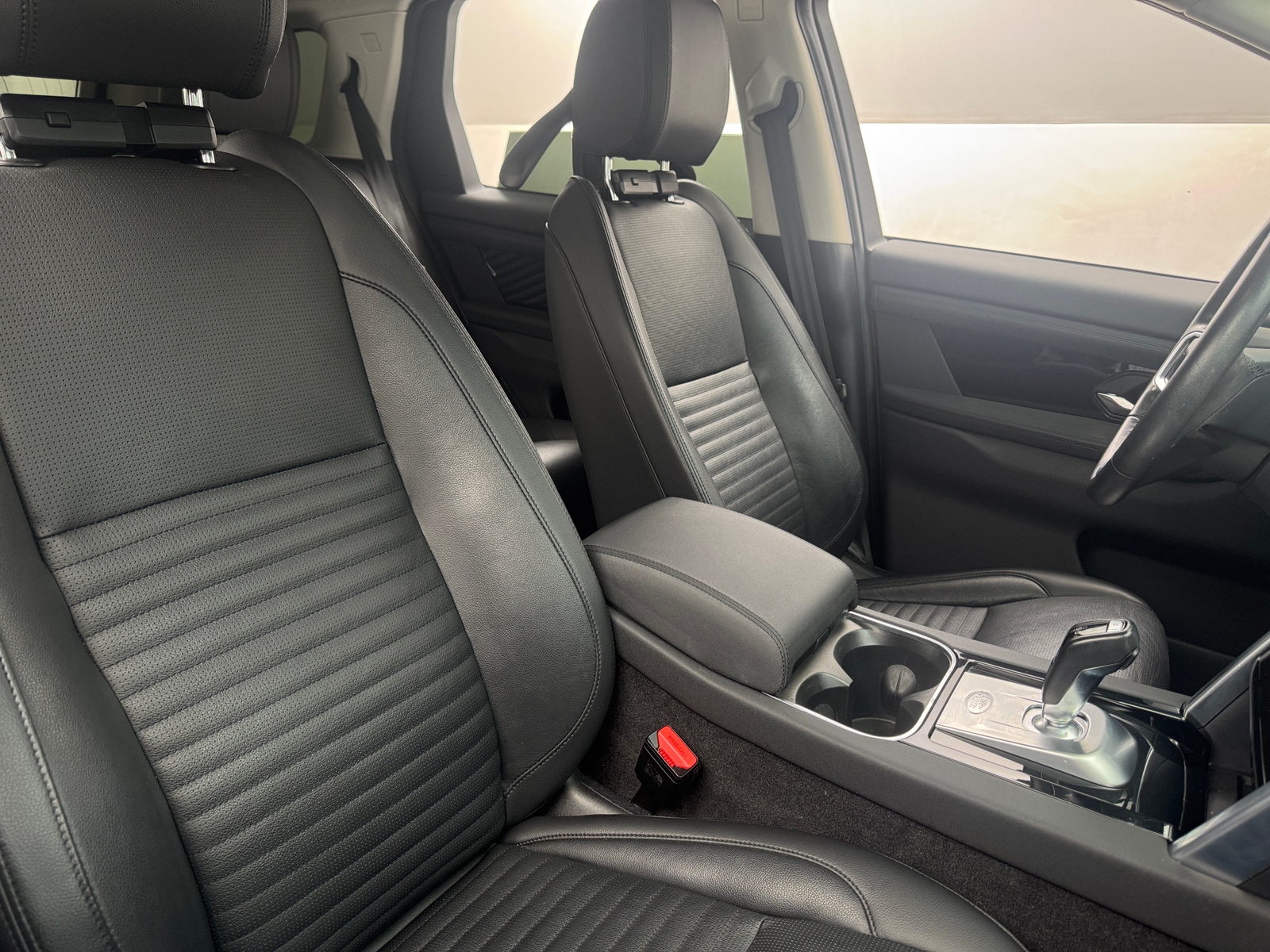 Thumbnail: 2023 Land Rover Discovery Sport - 2