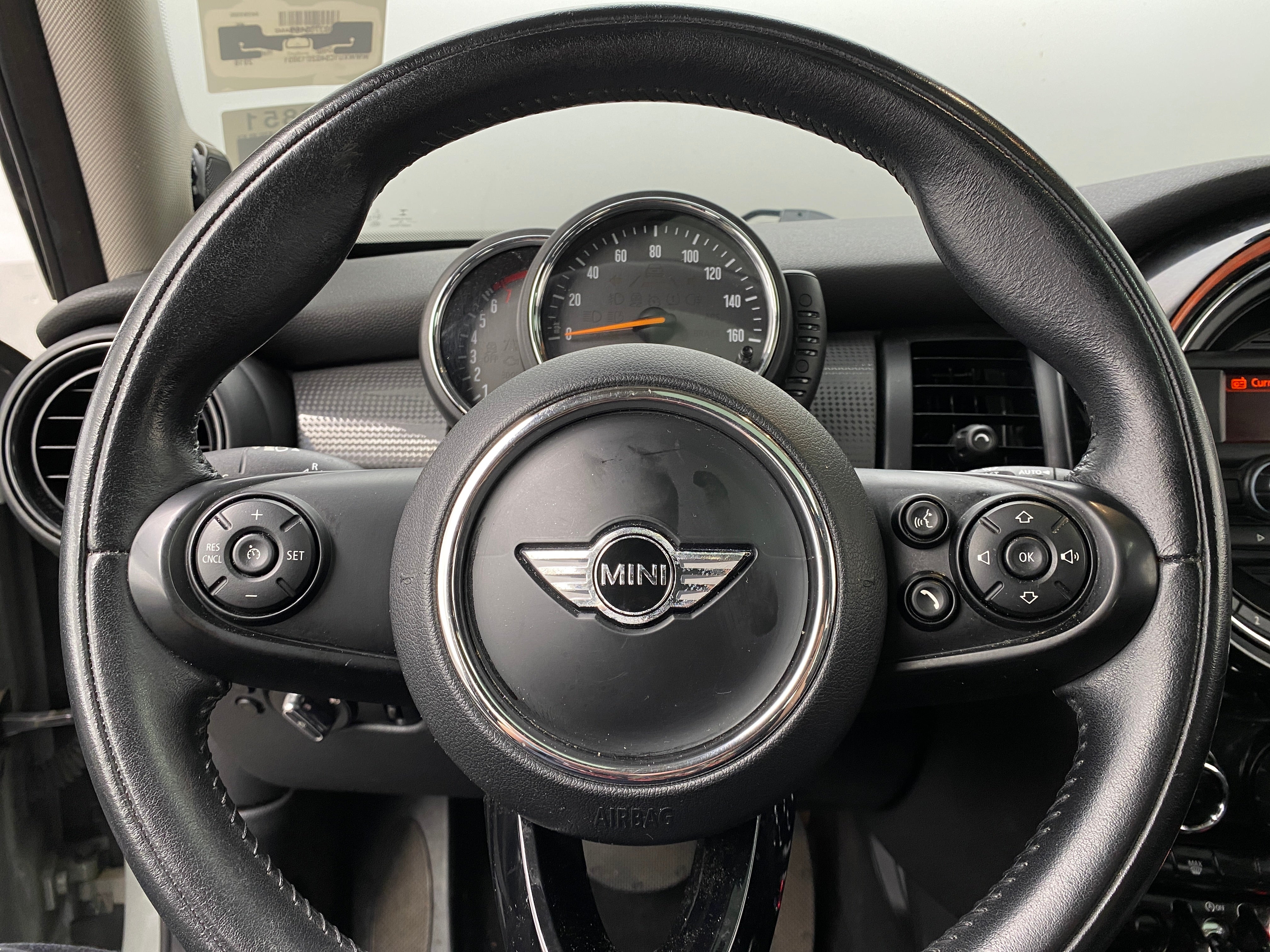 Thumbnail: 2016 MINI Cooper Hardtop - 4