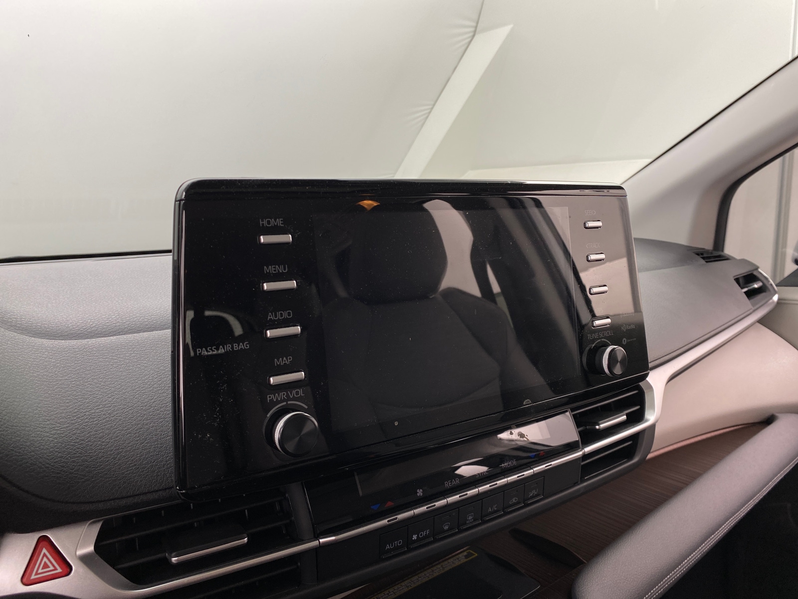 Thumbnail: 2023 Toyota Sienna - 4