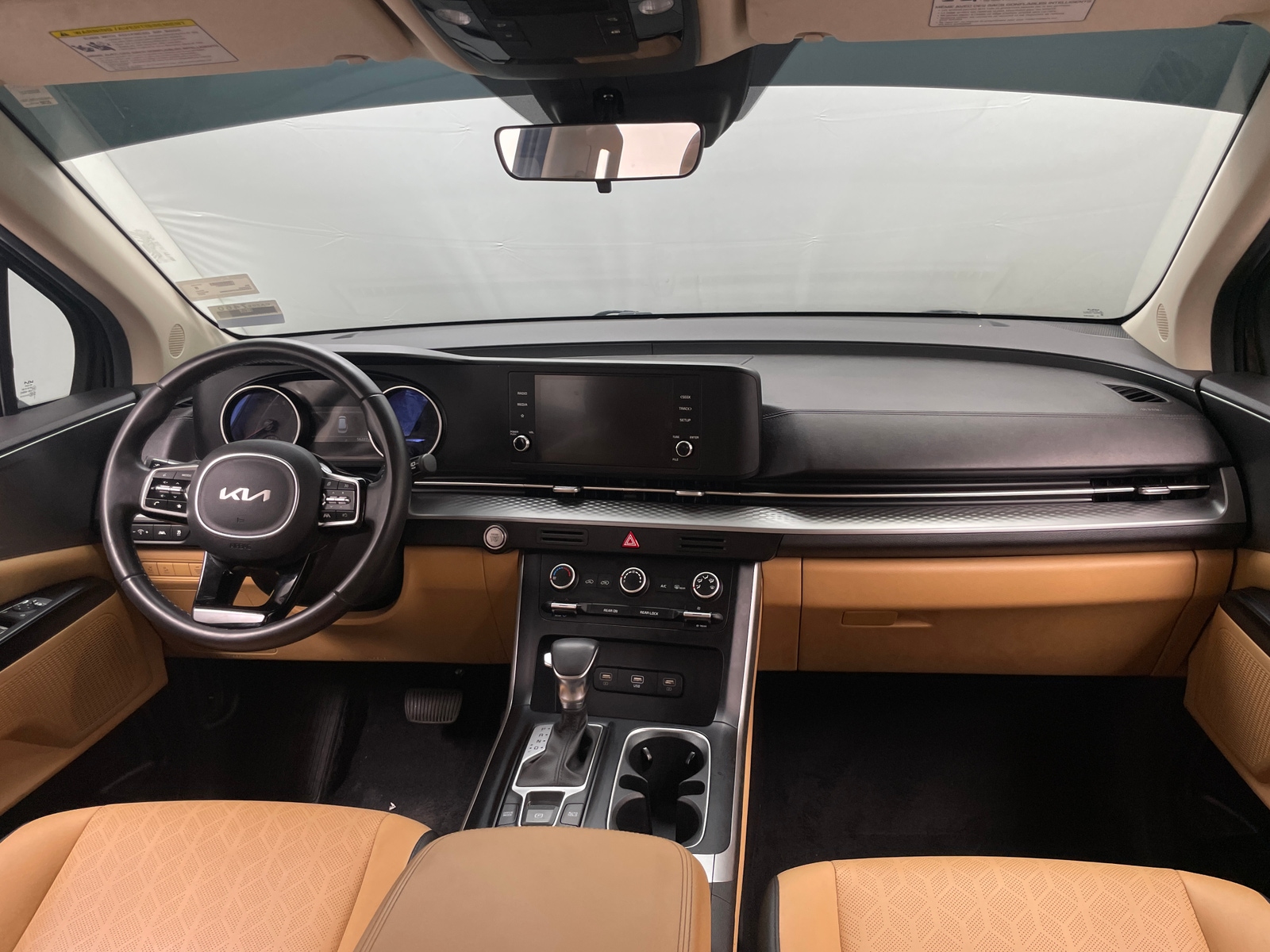 Thumbnail: 2023 Kia Carnival - 3