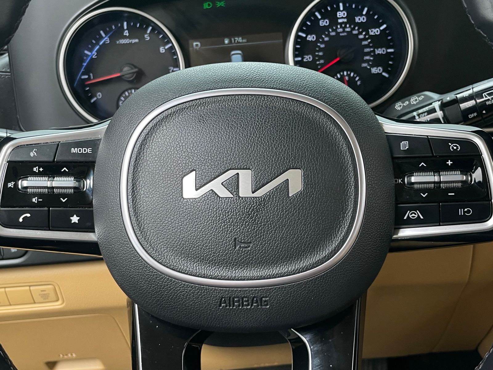 Thumbnail: 2023 Kia Carnival - 5