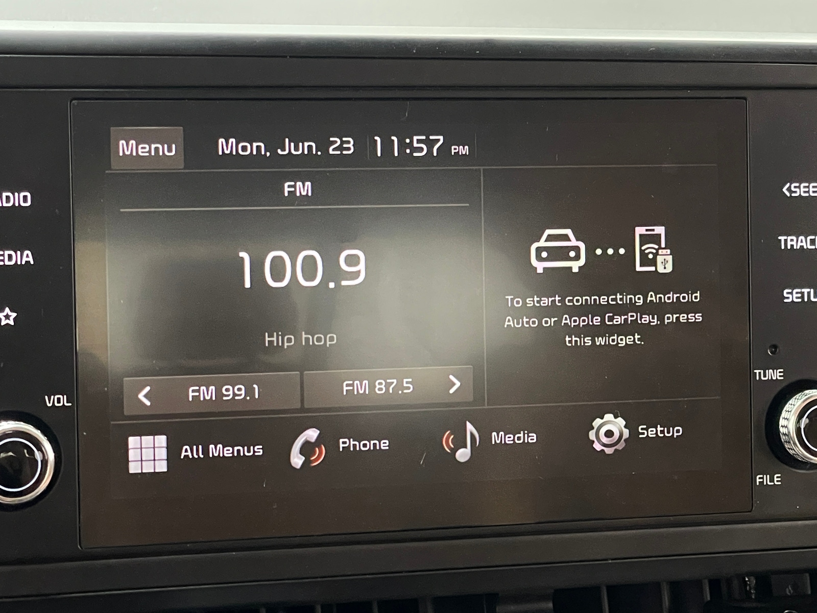Thumbnail: 2023 Kia Carnival - 4