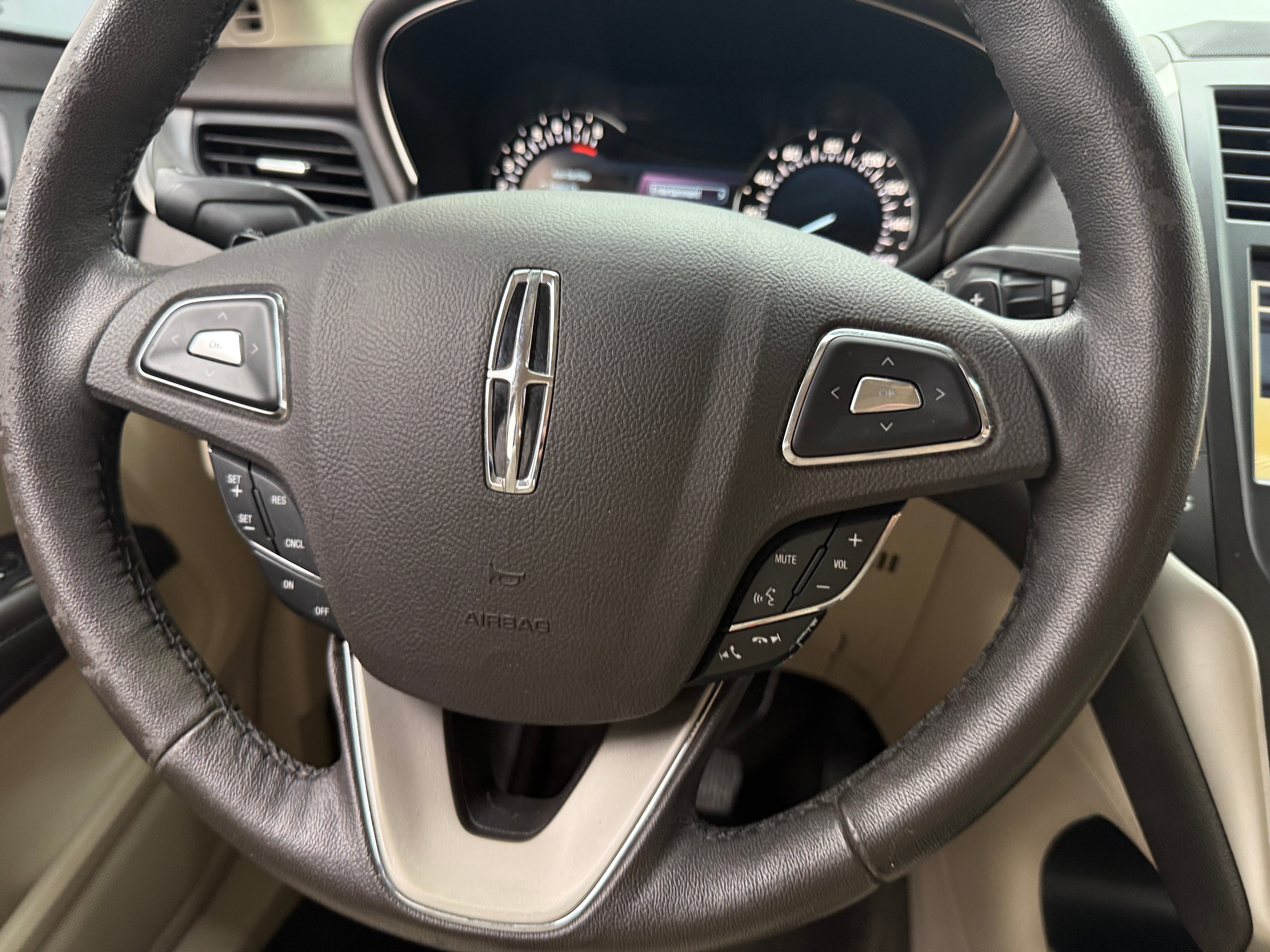 Thumbnail: 2017 Lincoln MKC - 4
