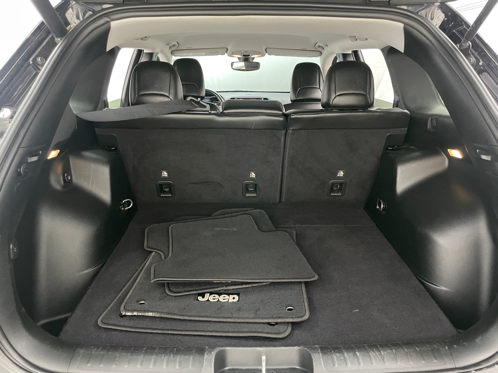 Thumbnail: 2019 Jeep Cherokee - 6