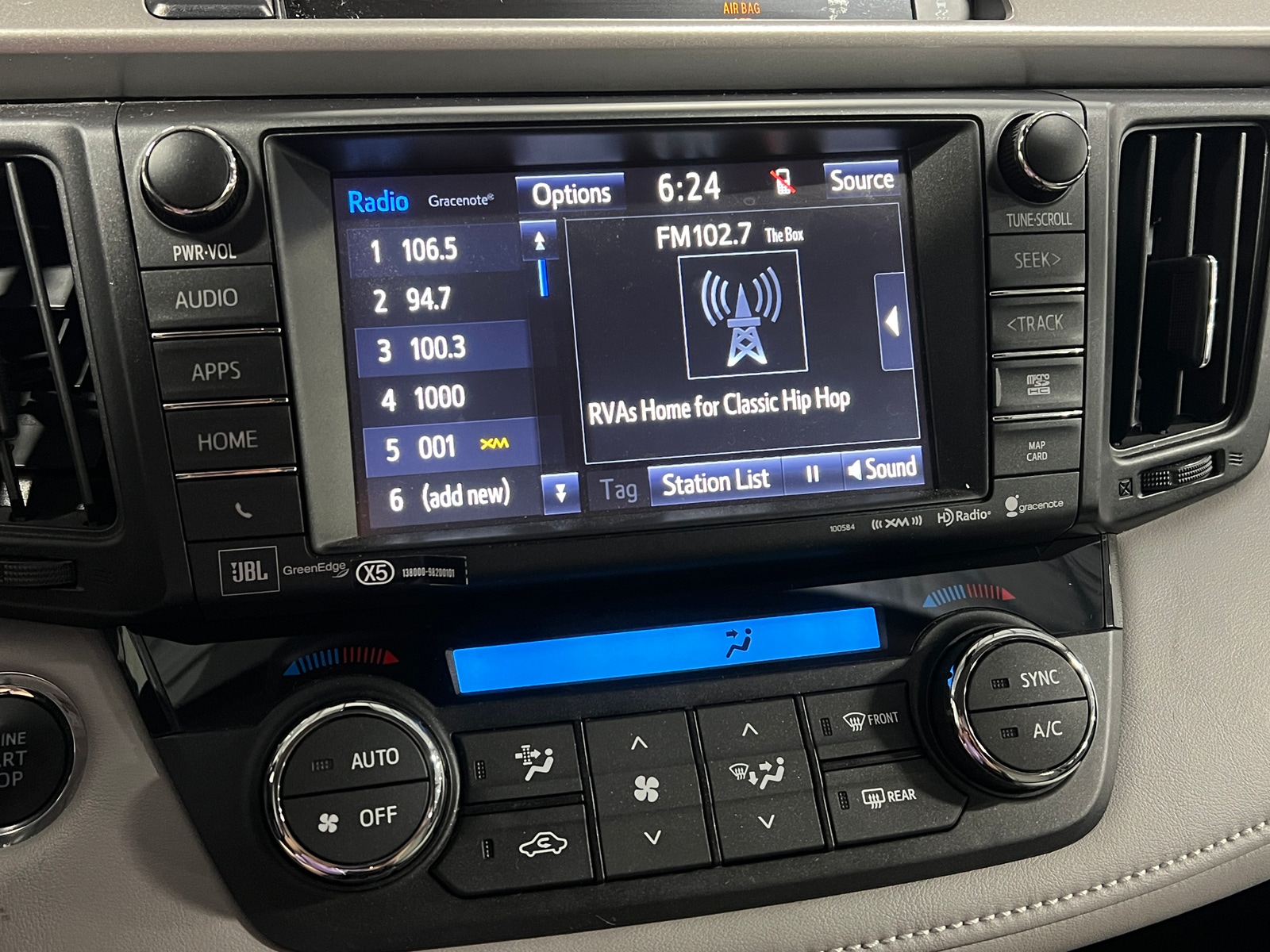 Thumbnail: 2016 Toyota RAV4 - 3
