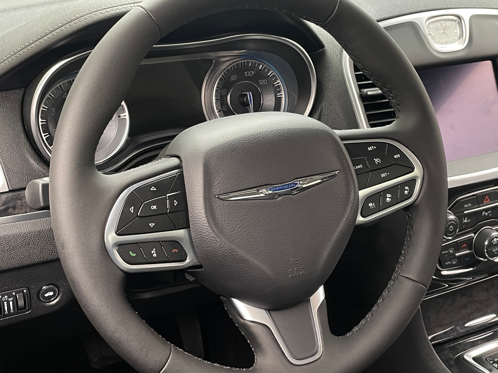 Thumbnail: 2023 Chrysler 300 - 4