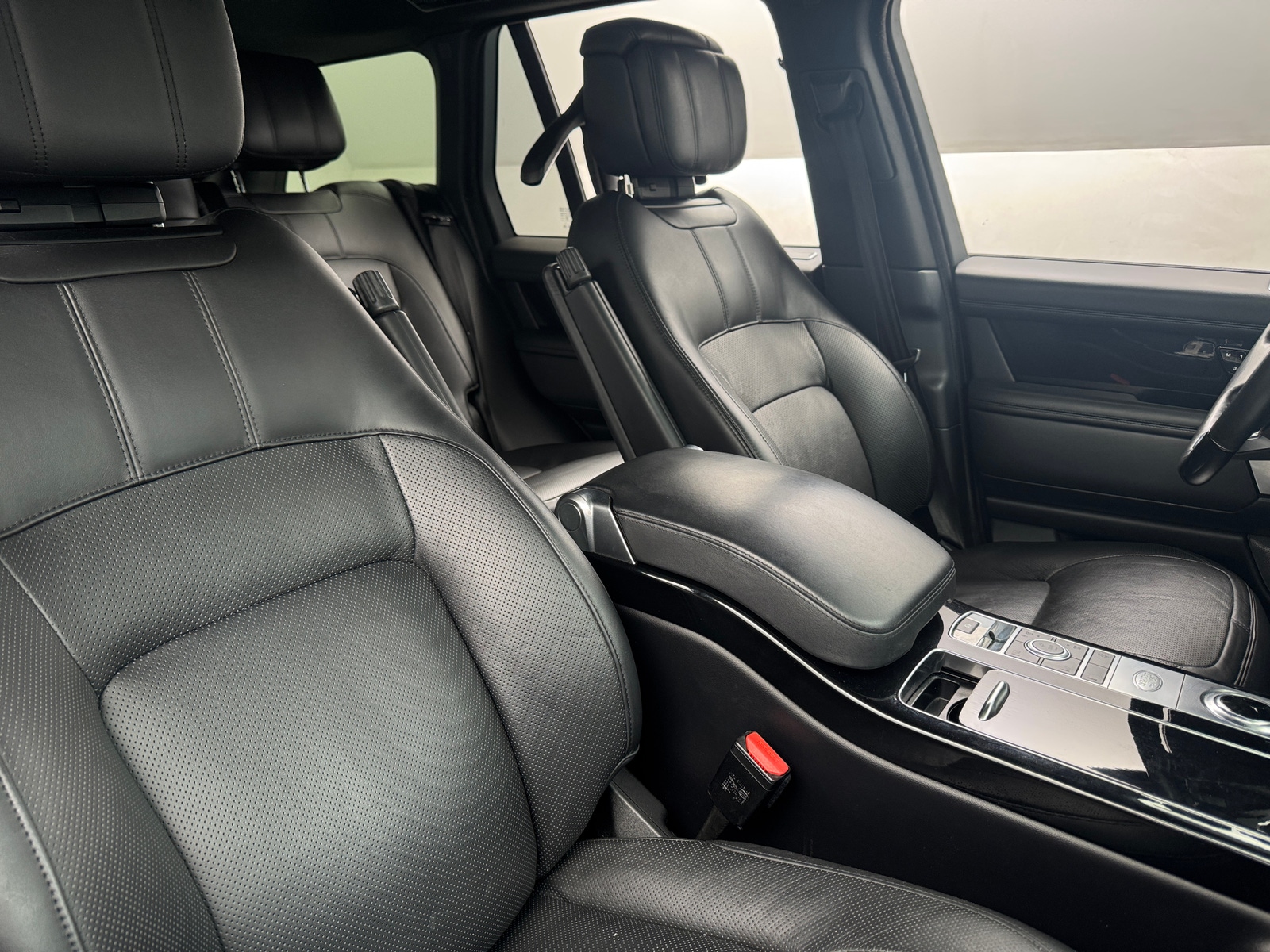 Thumbnail: 2020 Land Rover Range Rover - 2