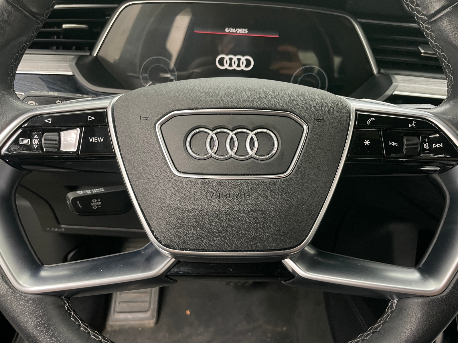 Thumbnail: 2022 Audi e-tron - 4