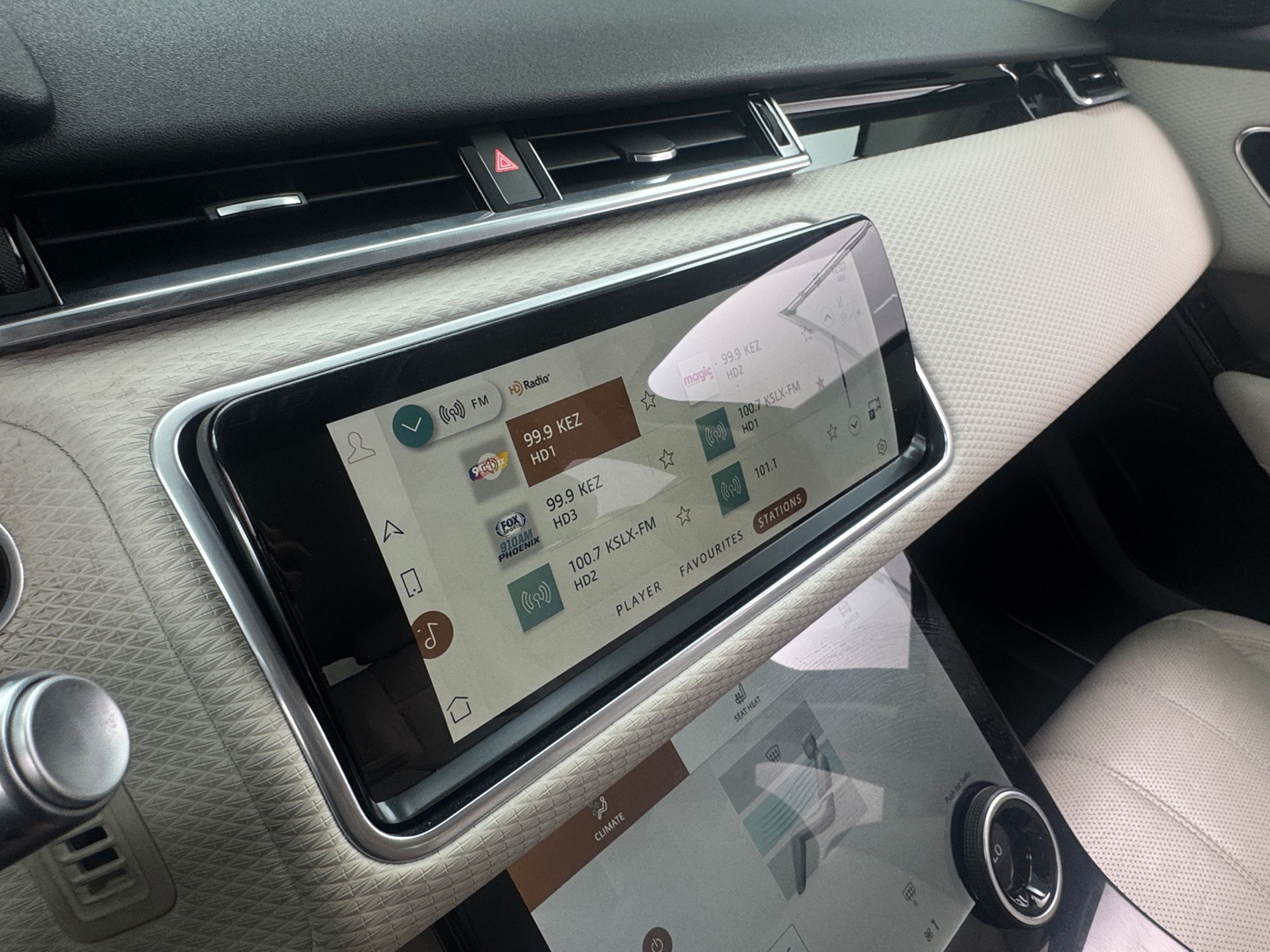 Thumbnail: 2022 Land Rover Range Rover Velar - 3