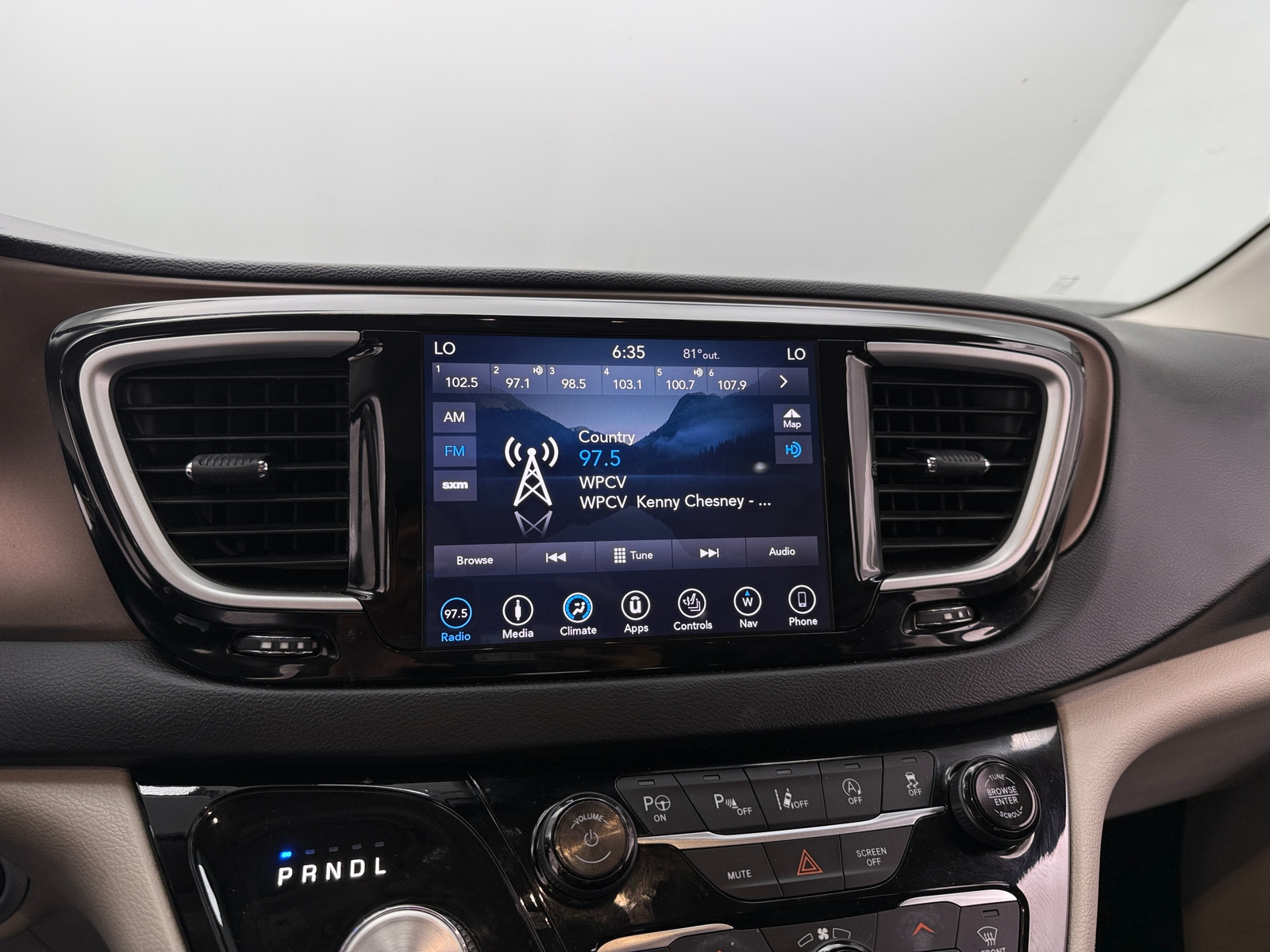 Thumbnail: 2019 Chrysler Pacifica - 3