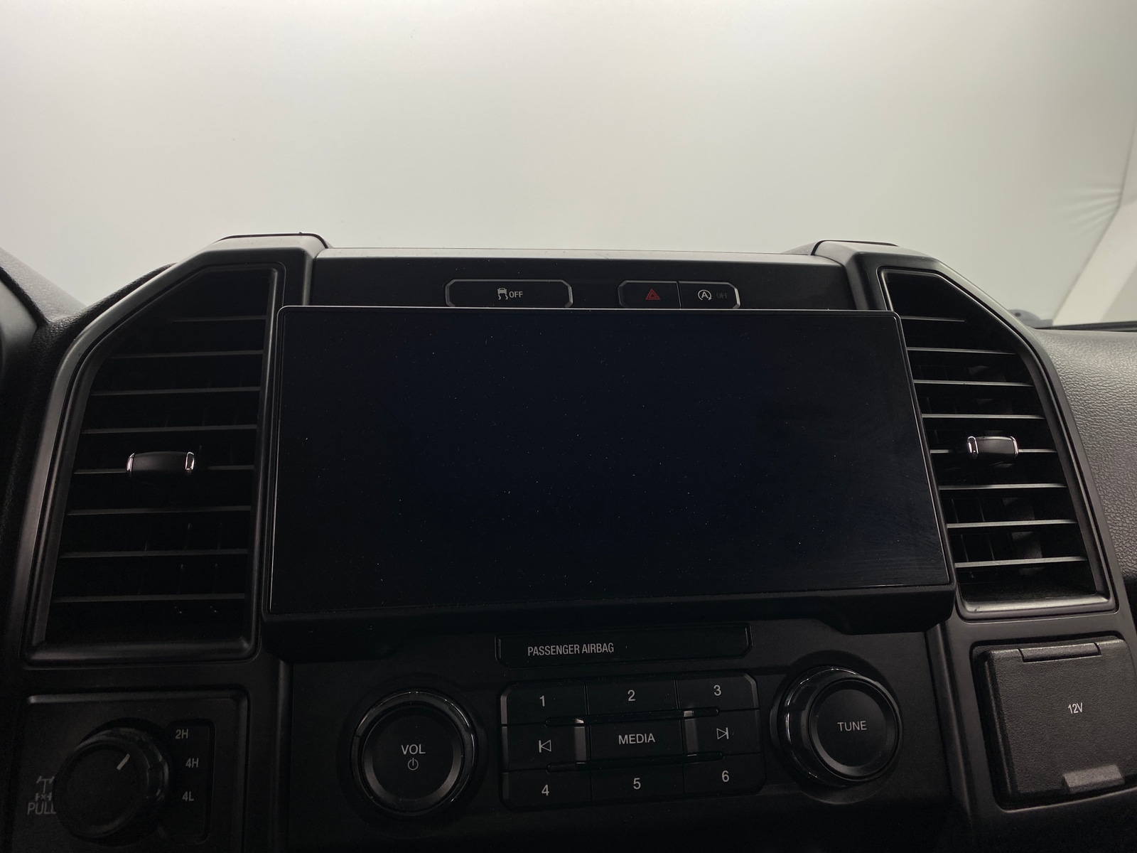 Thumbnail: 2019 Ford Econoline - 4