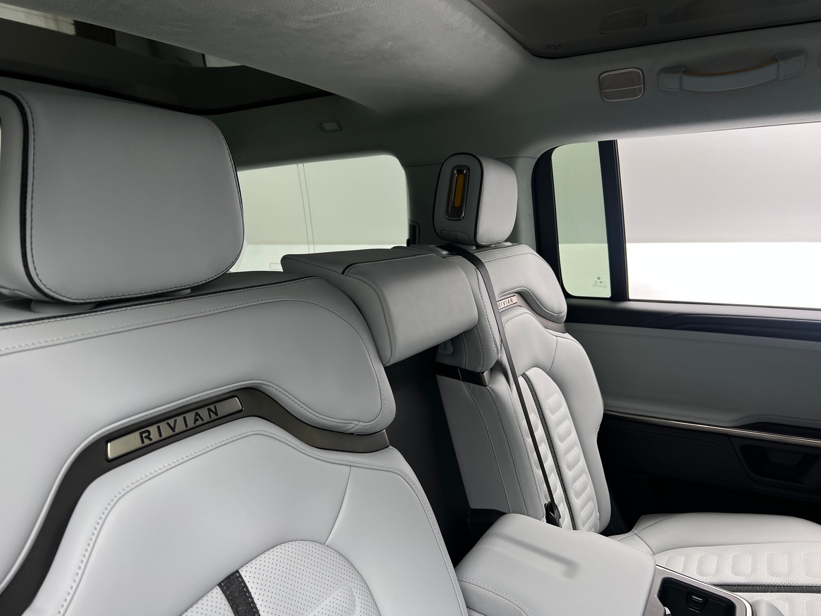 Thumbnail: 2023 Rivian R1S - 5