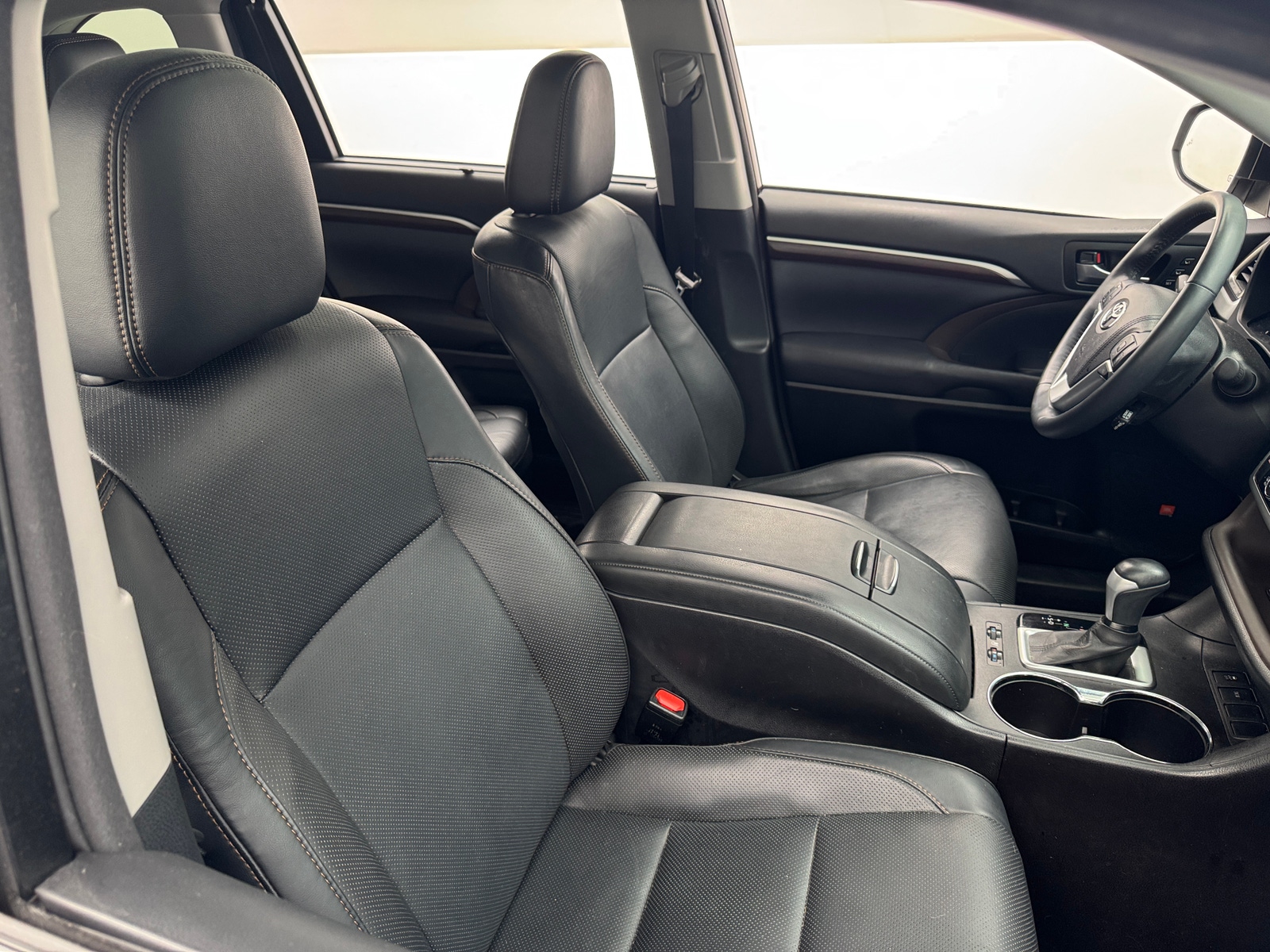 Thumbnail: 2016 Toyota Highlander - 2