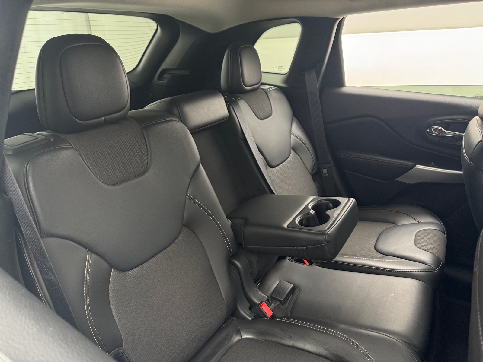 Thumbnail: 2018 Jeep Cherokee - 6