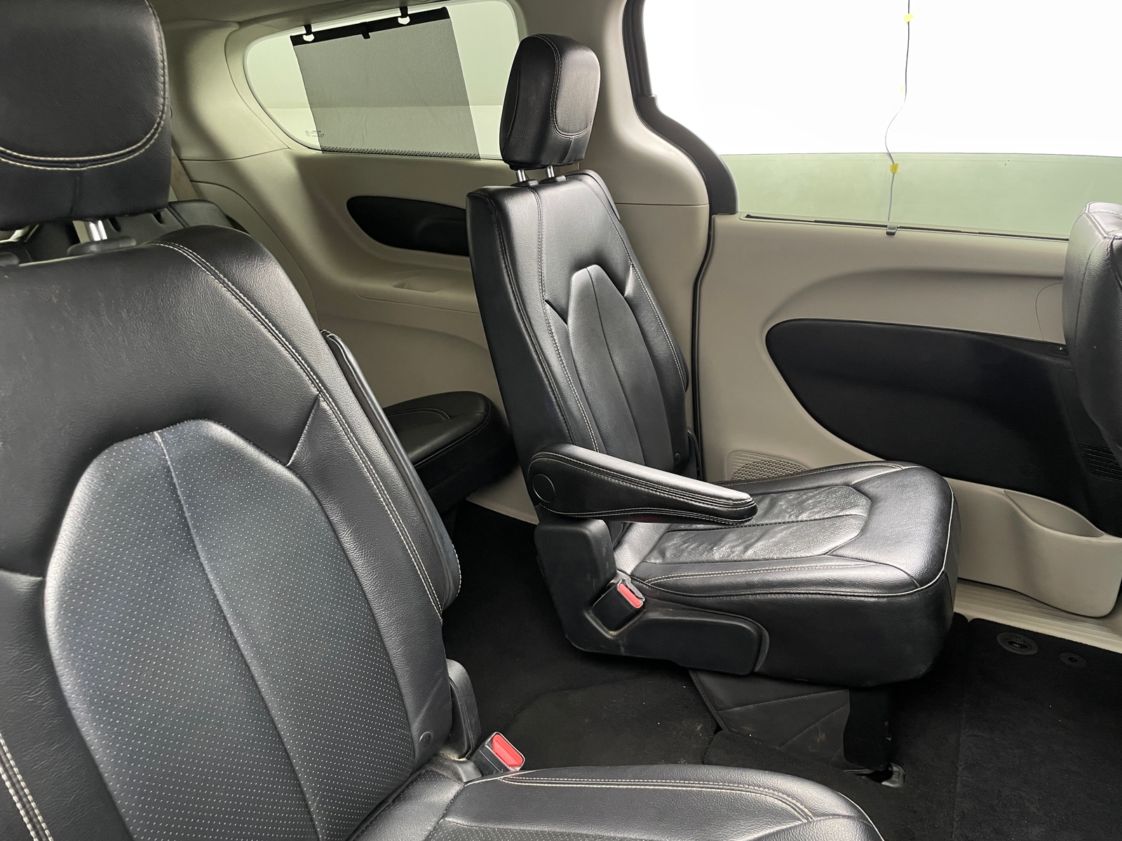 Thumbnail: 2022 Chrysler Pacifica - 5