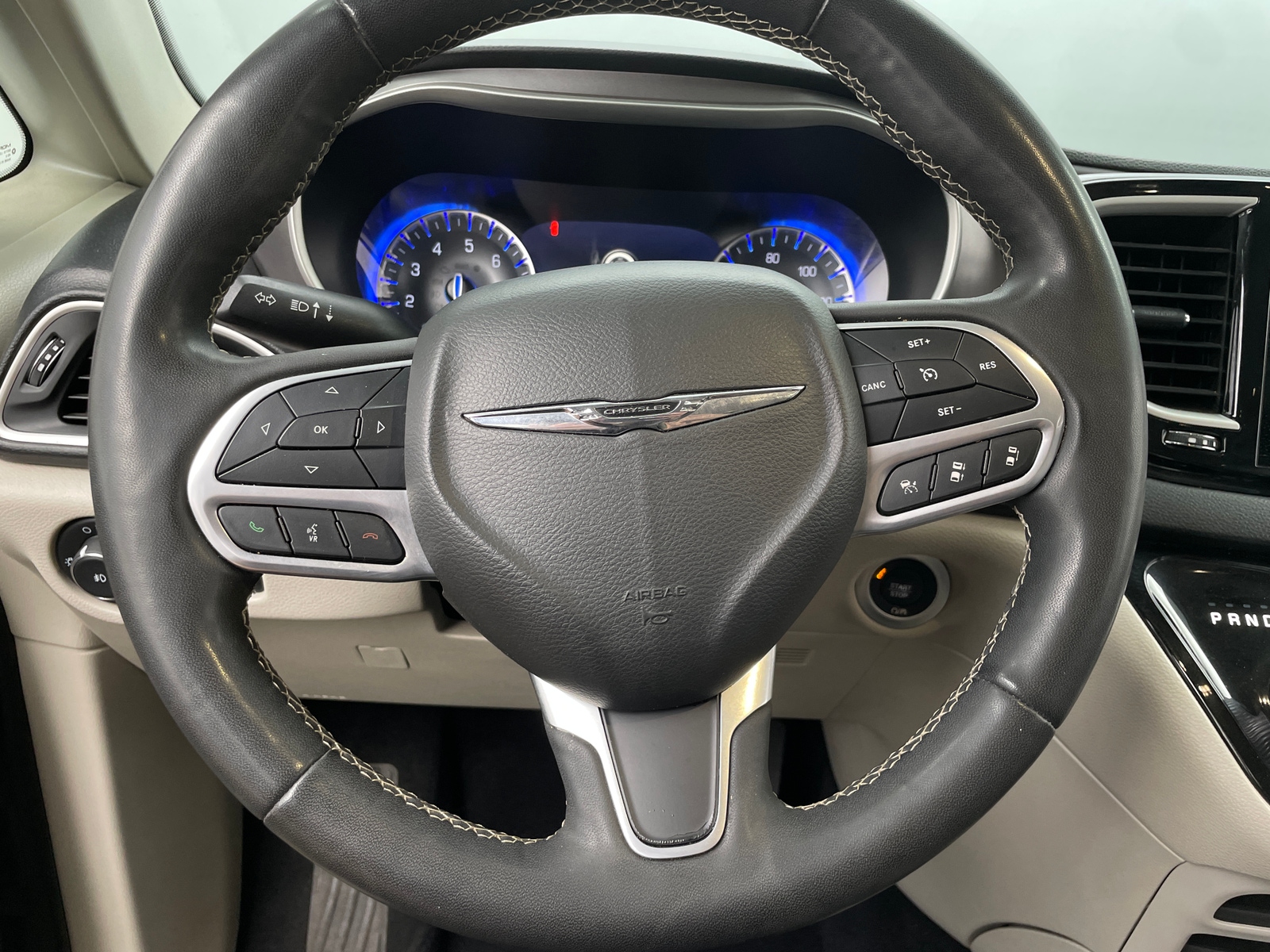 Thumbnail: 2022 Chrysler Pacifica - 4