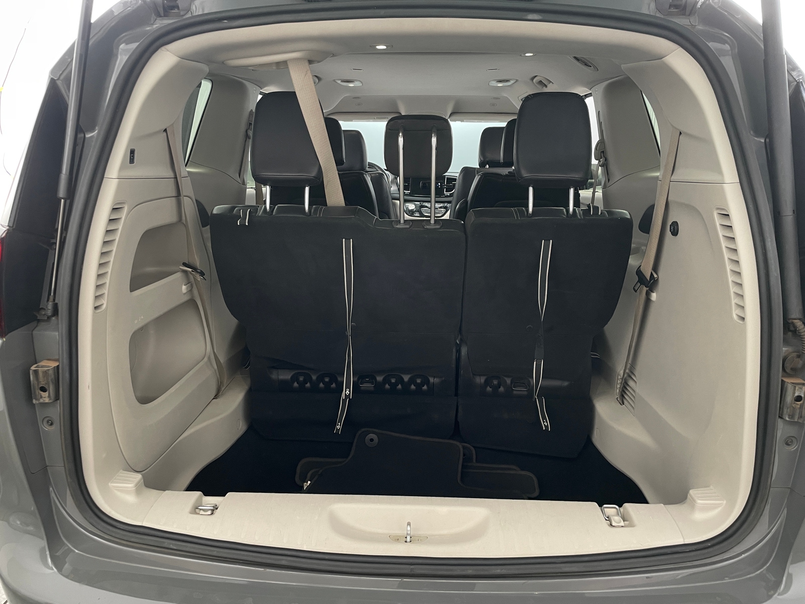 Thumbnail: 2022 Chrysler Pacifica - 6