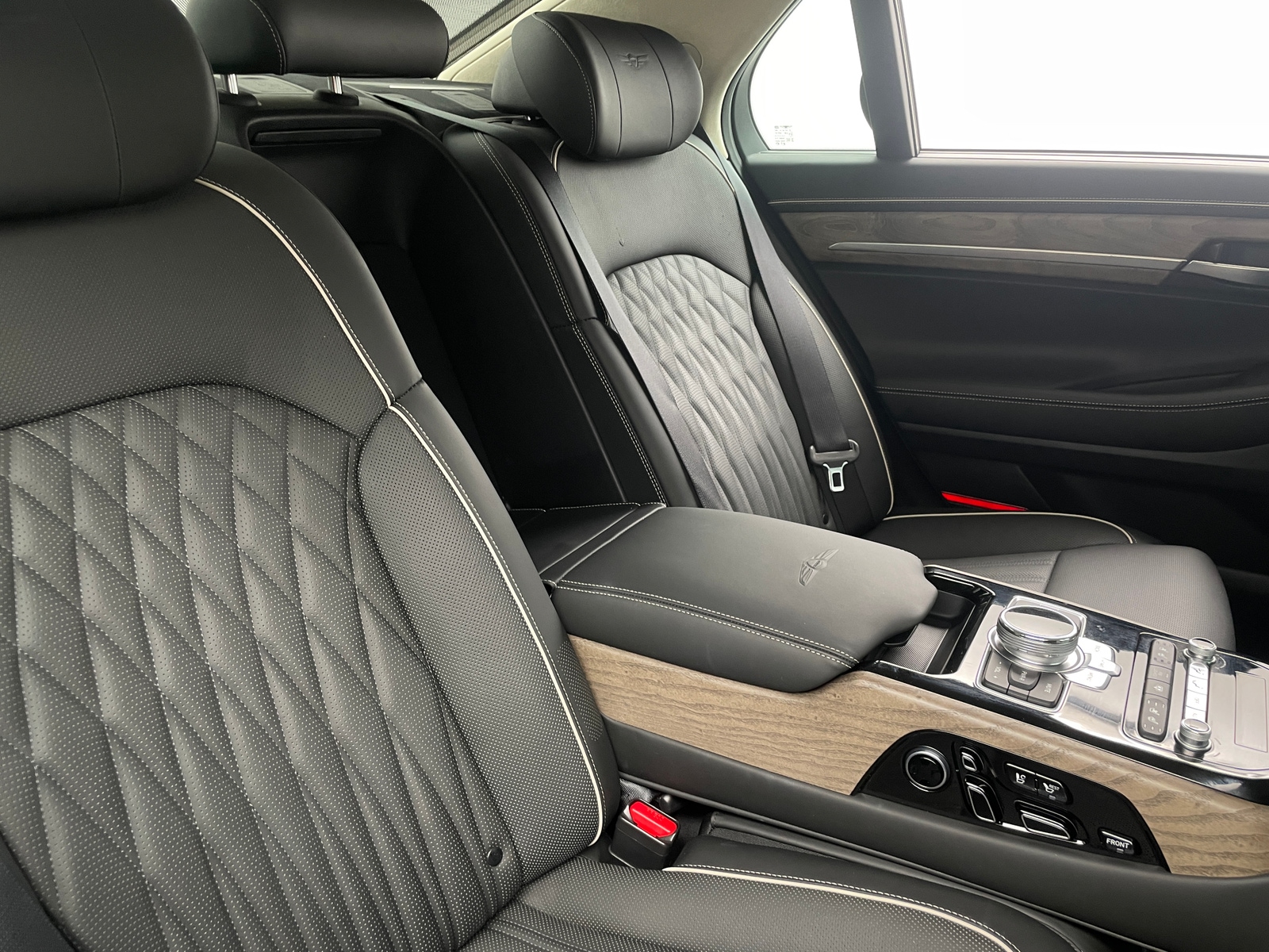 Thumbnail: 2022 Genesis G90 - 5