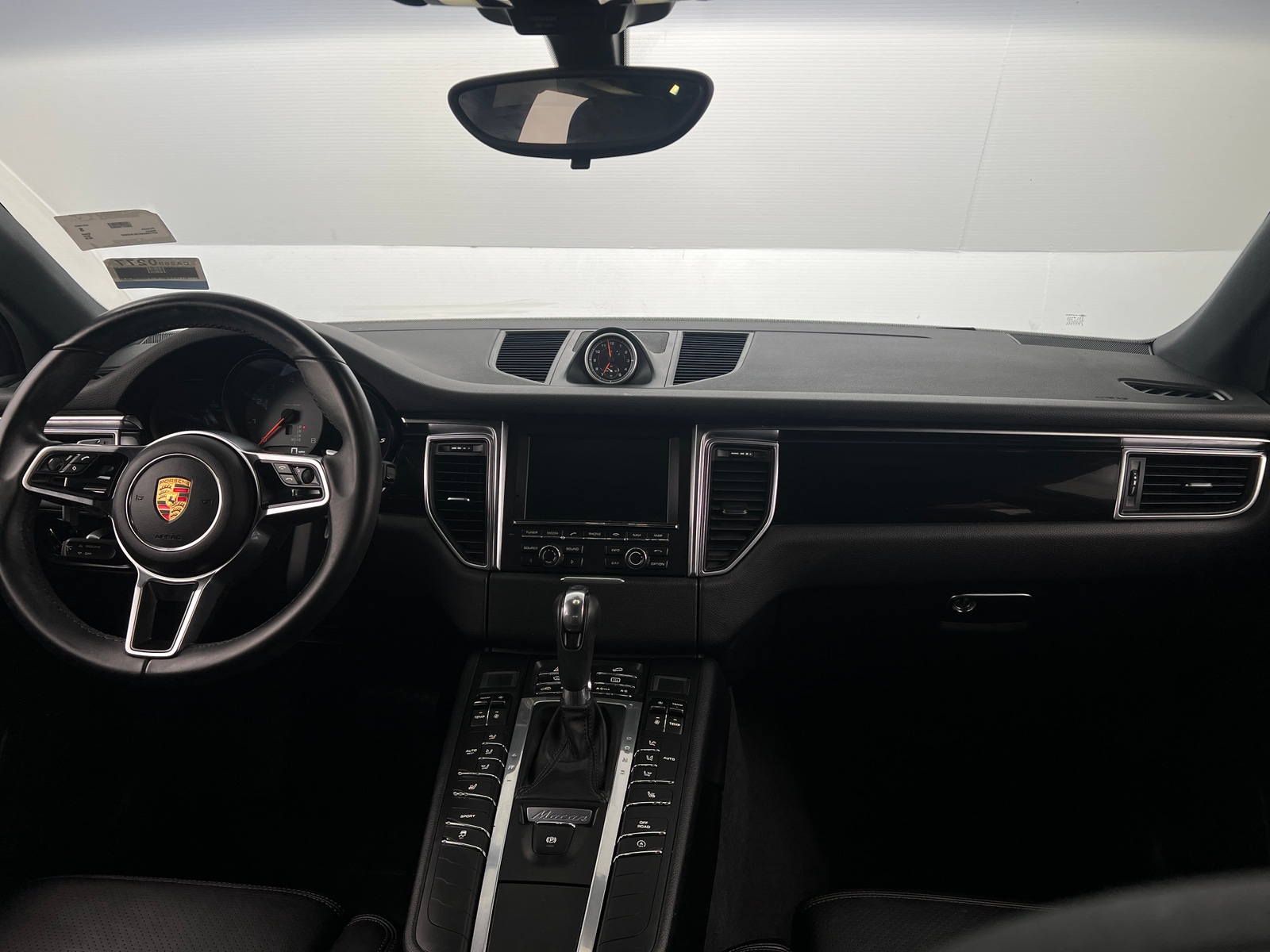Thumbnail: 2016 Porsche Macan - 2