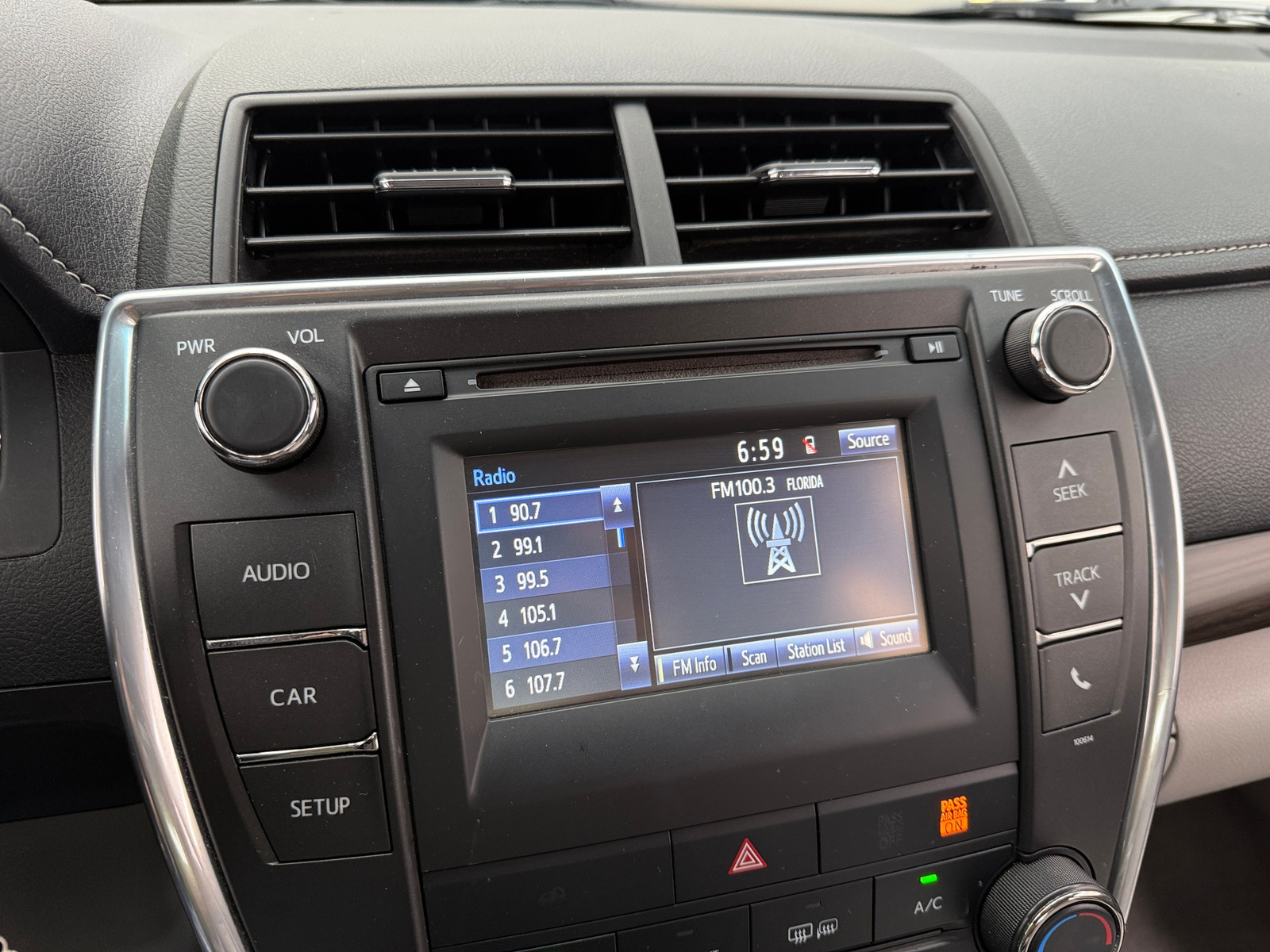 Thumbnail: 2016 Toyota Camry - 4