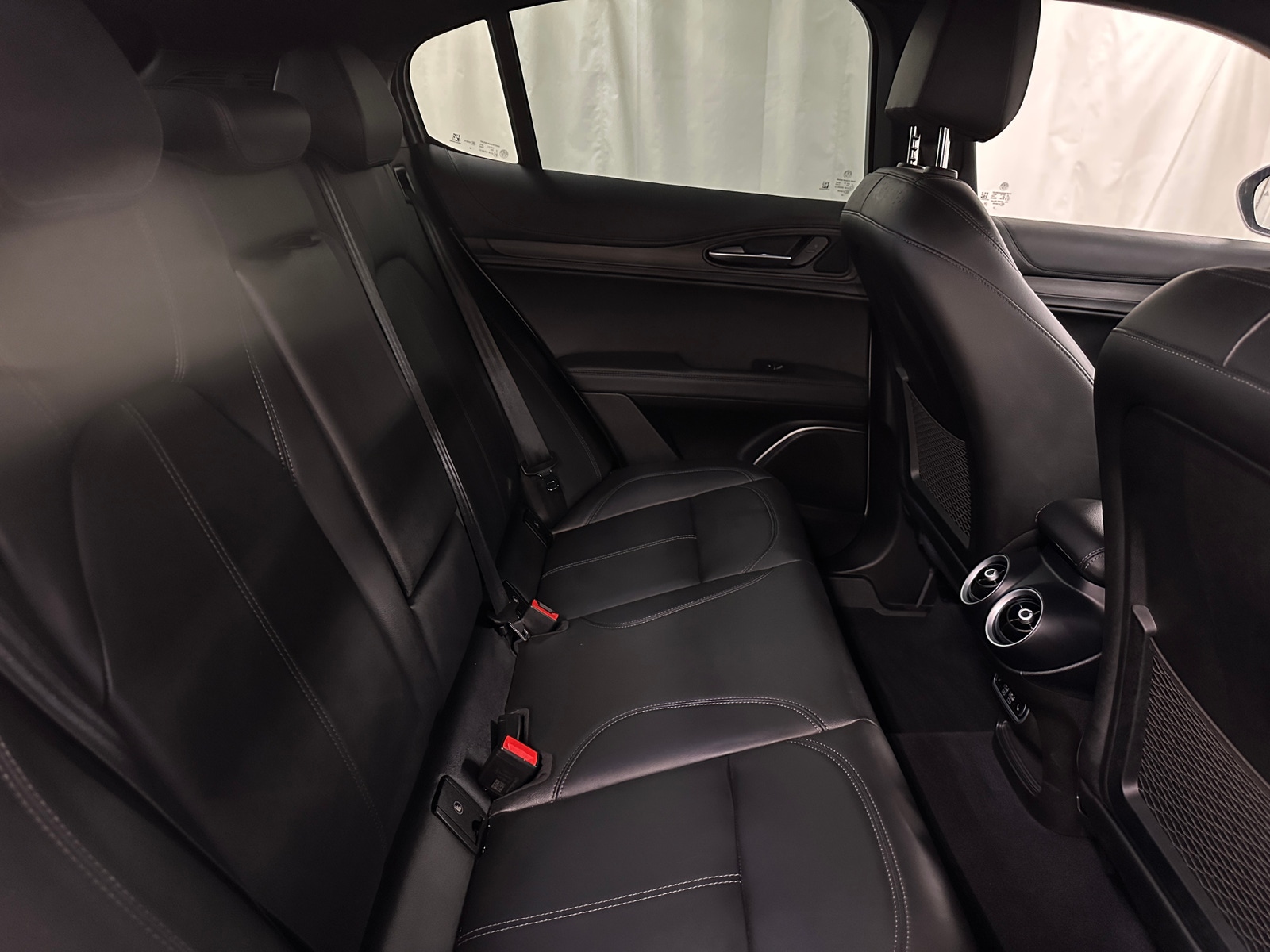 Thumbnail: 2023 Alfa Romeo Stelvio - 5