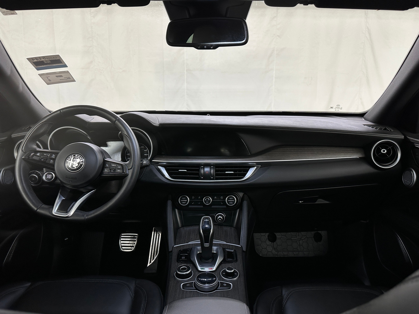 Thumbnail: 2023 Alfa Romeo Stelvio - 2
