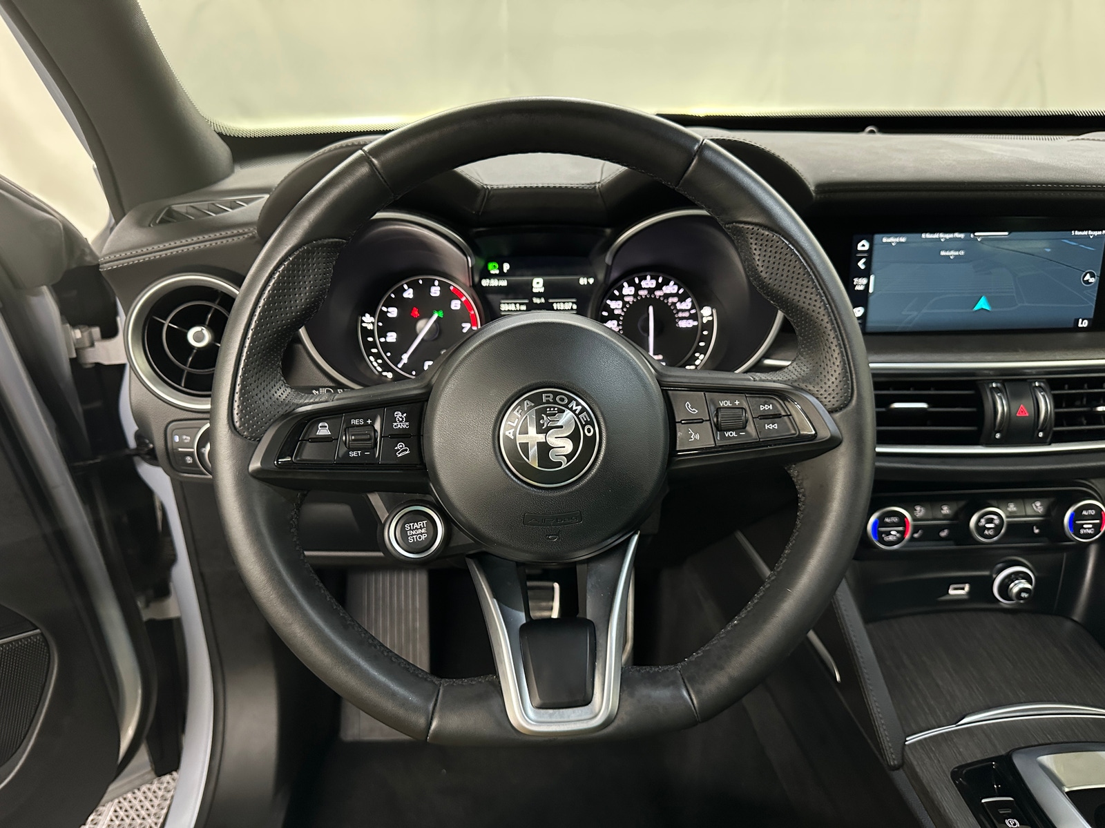 Thumbnail: 2023 Alfa Romeo Stelvio - 4