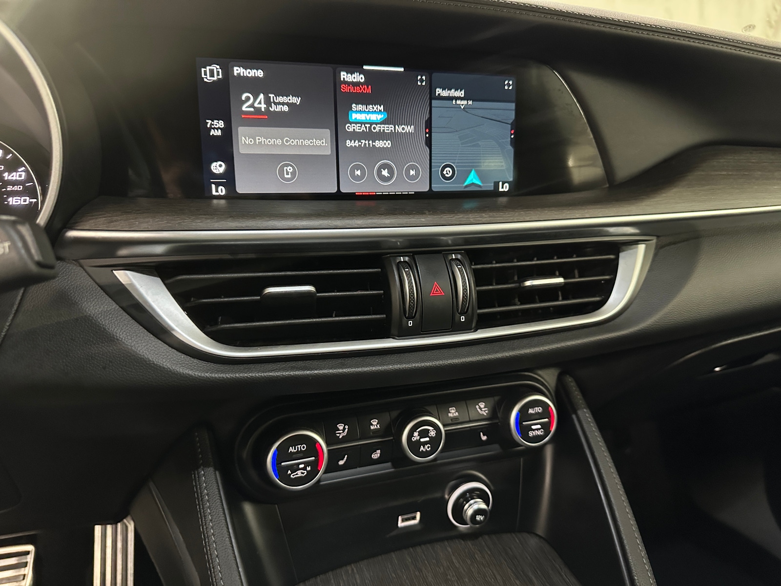 Thumbnail: 2023 Alfa Romeo Stelvio - 3