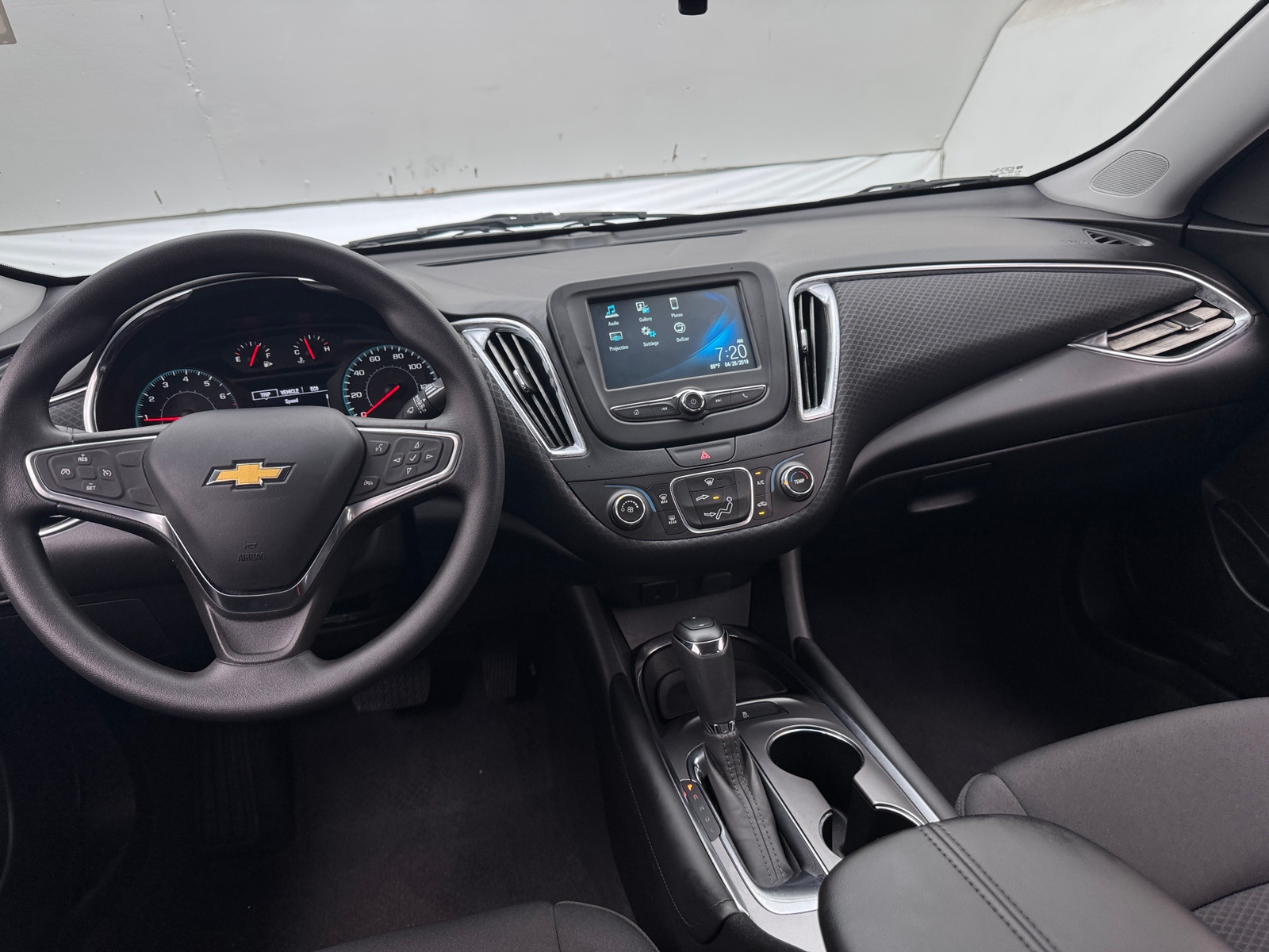 Thumbnail: 2018 Chevrolet Malibu - 3