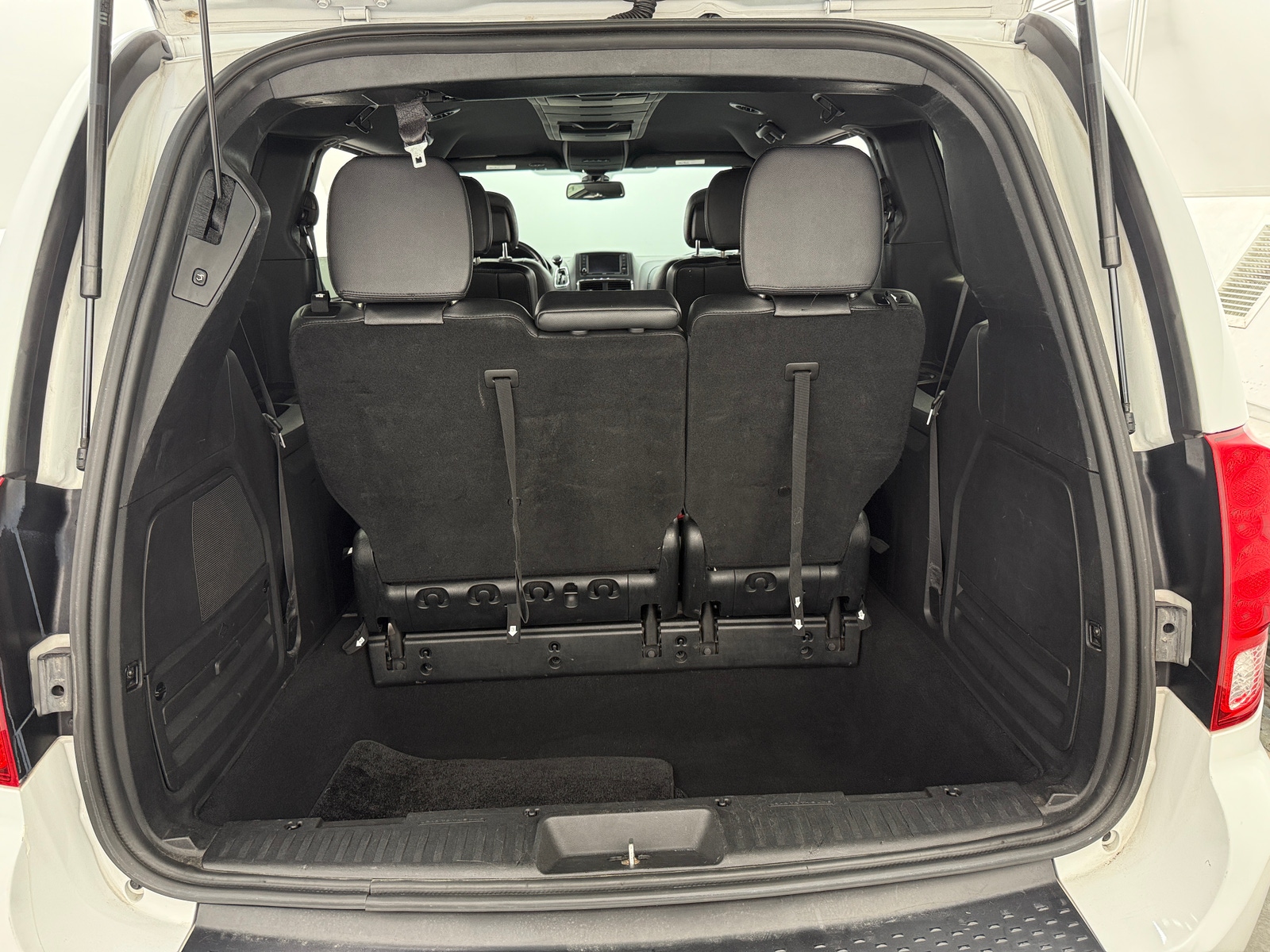 Thumbnail: 2020 Dodge Grand Caravan - 6