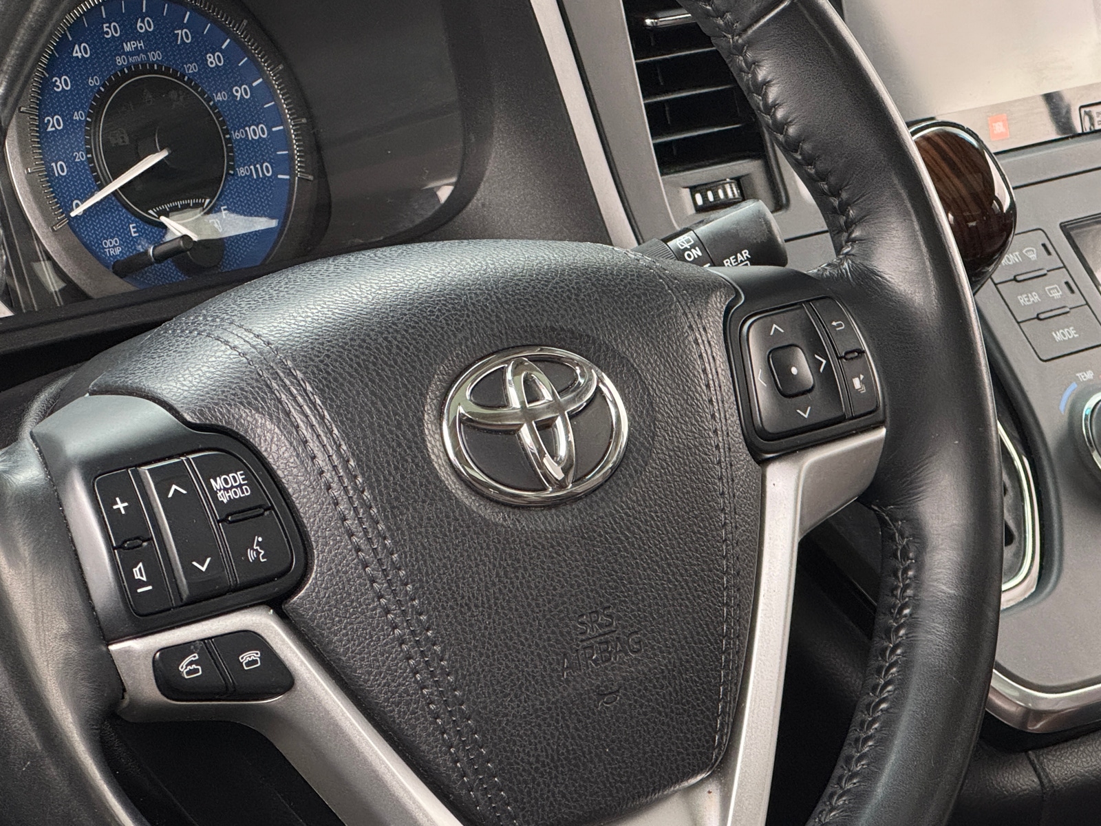 Thumbnail: 2017 Toyota Sienna - 4