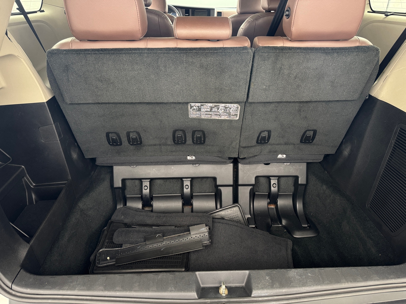Thumbnail: 2017 Toyota Sienna - 6
