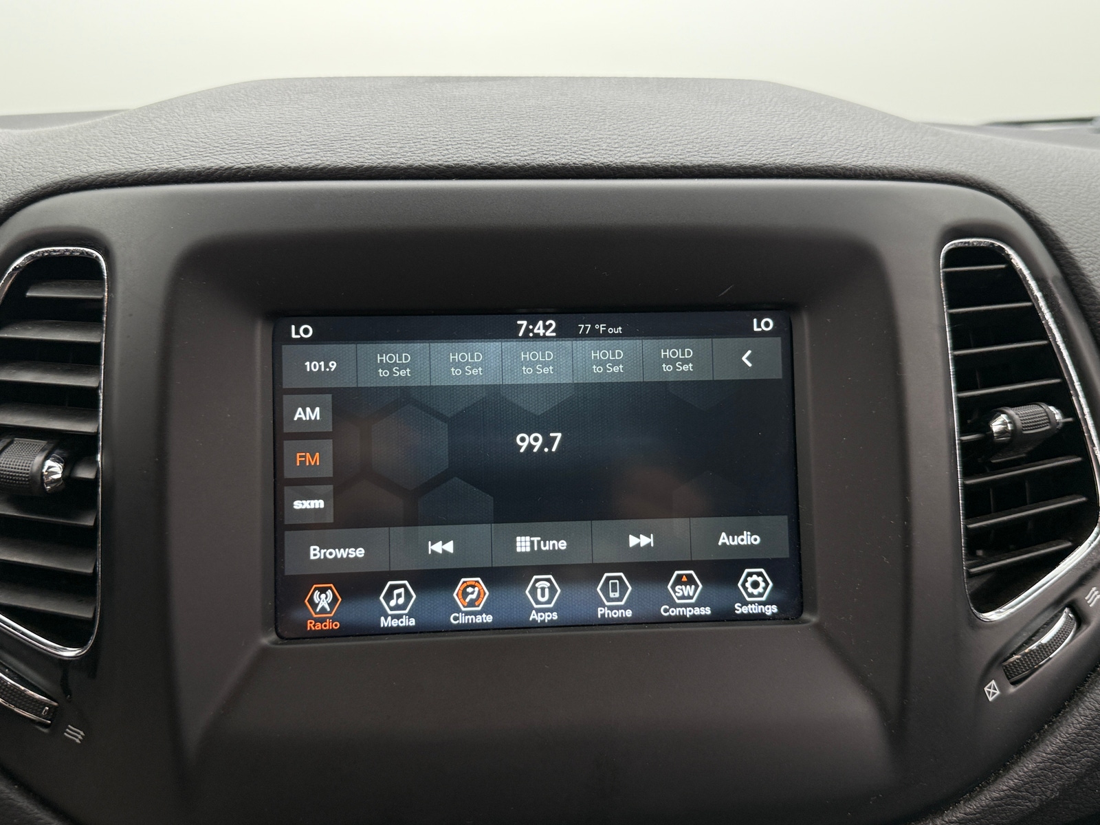 Thumbnail: 2019 Jeep Compass - 4