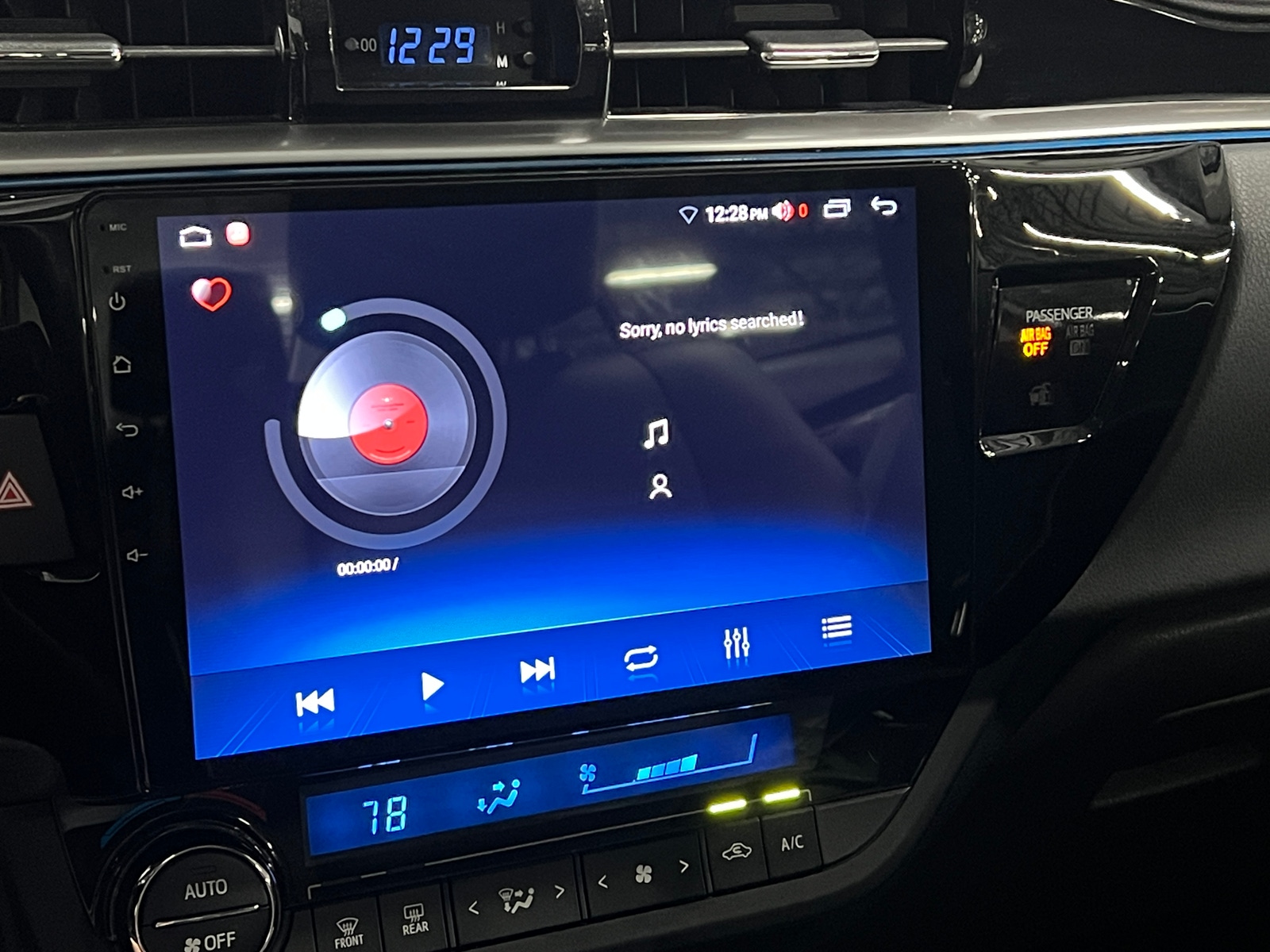 Thumbnail: 2014 Toyota Corolla - 3