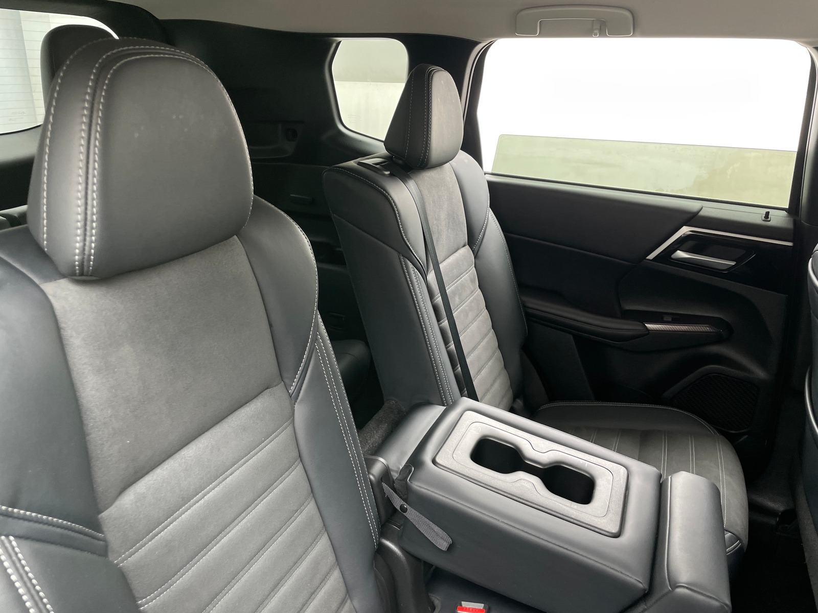 Thumbnail: 2024 Mitsubishi Outlander - 6