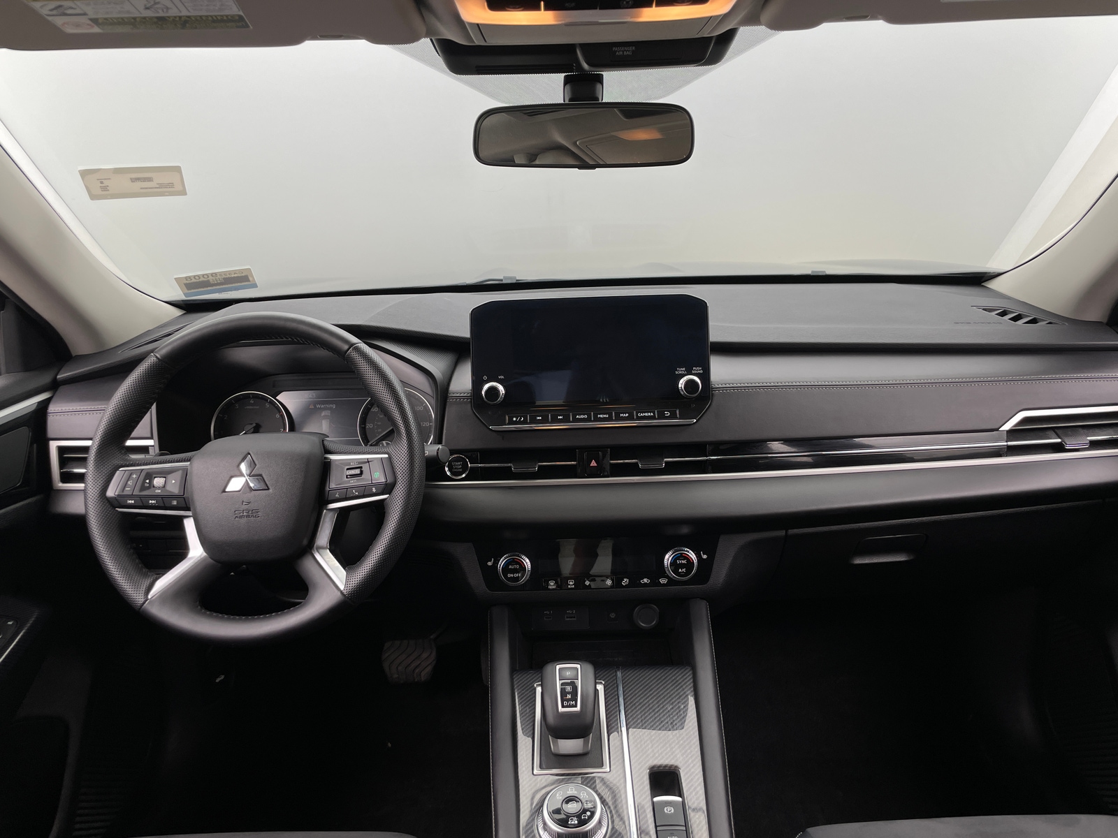 Thumbnail: 2024 Mitsubishi Outlander - 3
