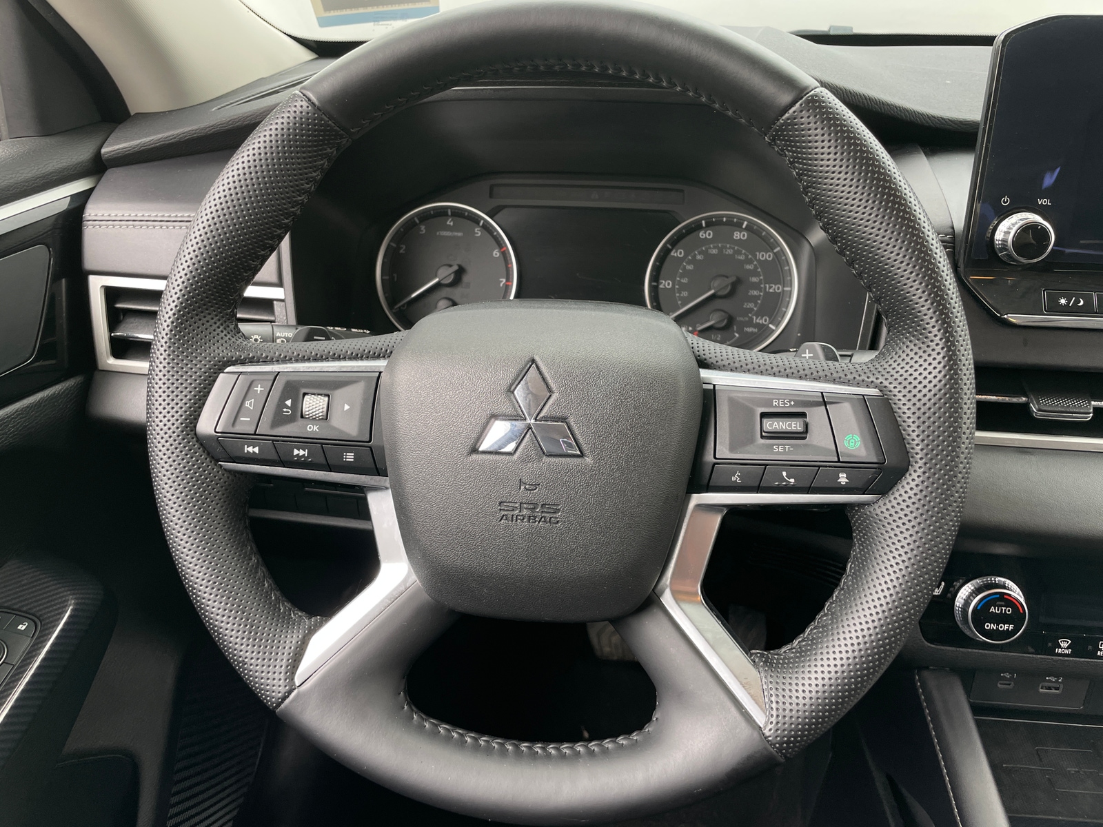 Thumbnail: 2024 Mitsubishi Outlander - 5