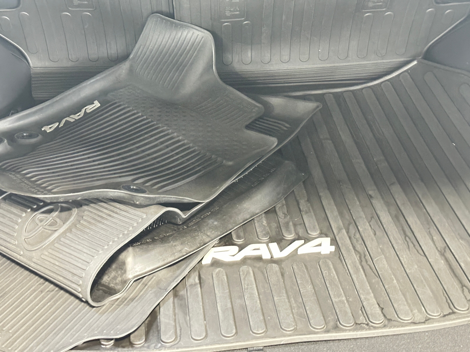 Thumbnail: 2020 Toyota RAV4 - 7