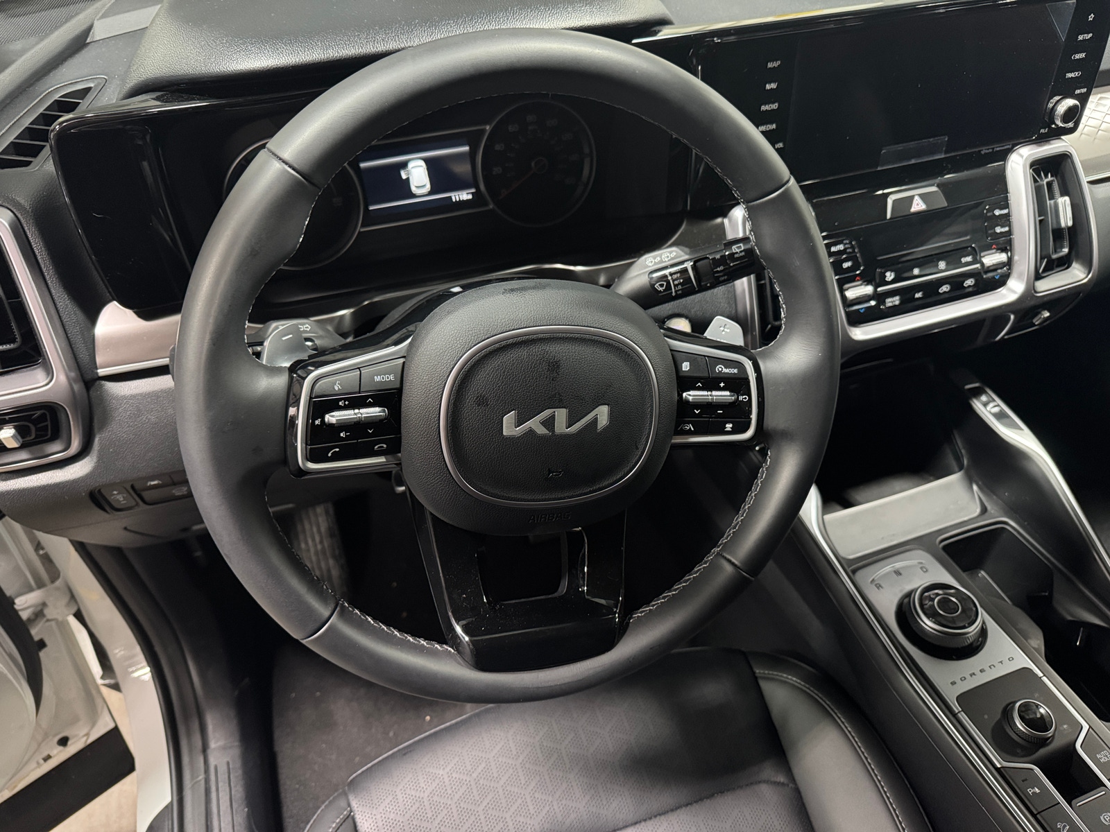 Thumbnail: 2023 Kia Sorento - 4