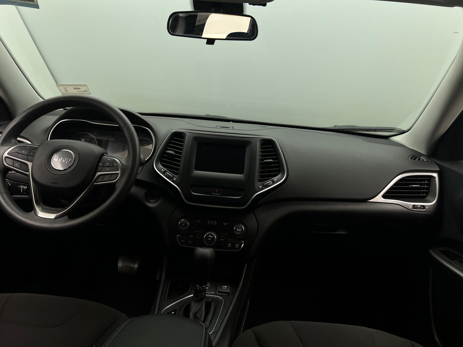 Thumbnail: 2019 Jeep Cherokee - 3