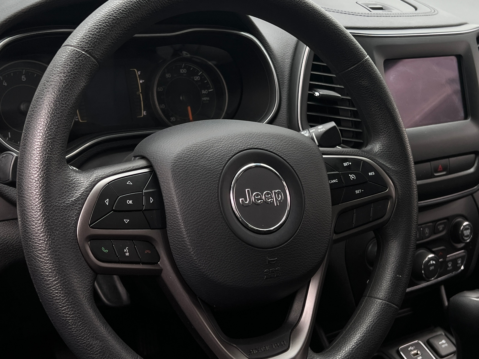 Thumbnail: 2019 Jeep Cherokee - 5