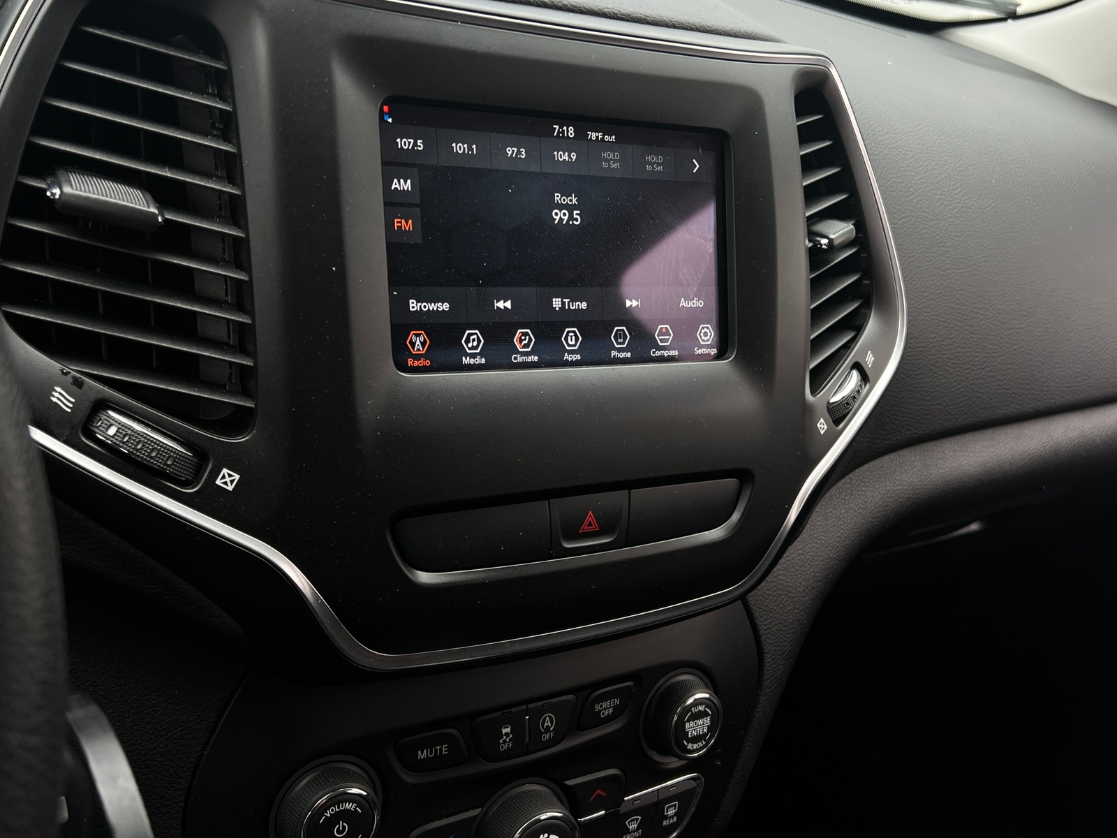 Thumbnail: 2019 Jeep Cherokee - 4