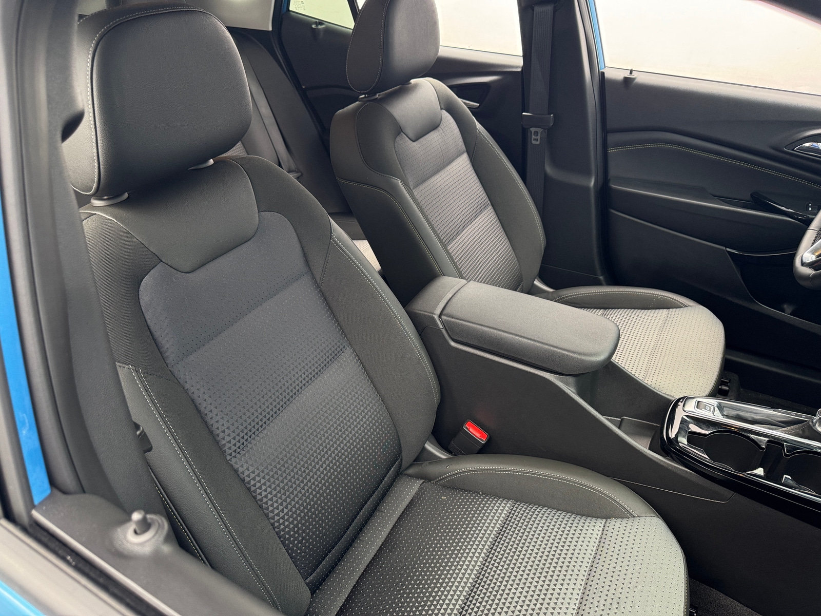 Thumbnail: 2025 Chevrolet Trax - 2