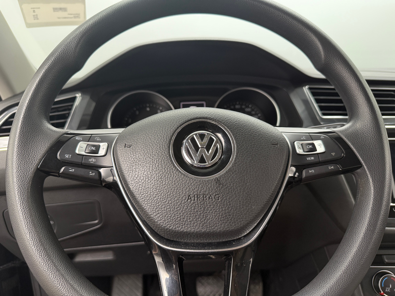 Thumbnail: 2019 Volkswagen Tiguan - 5