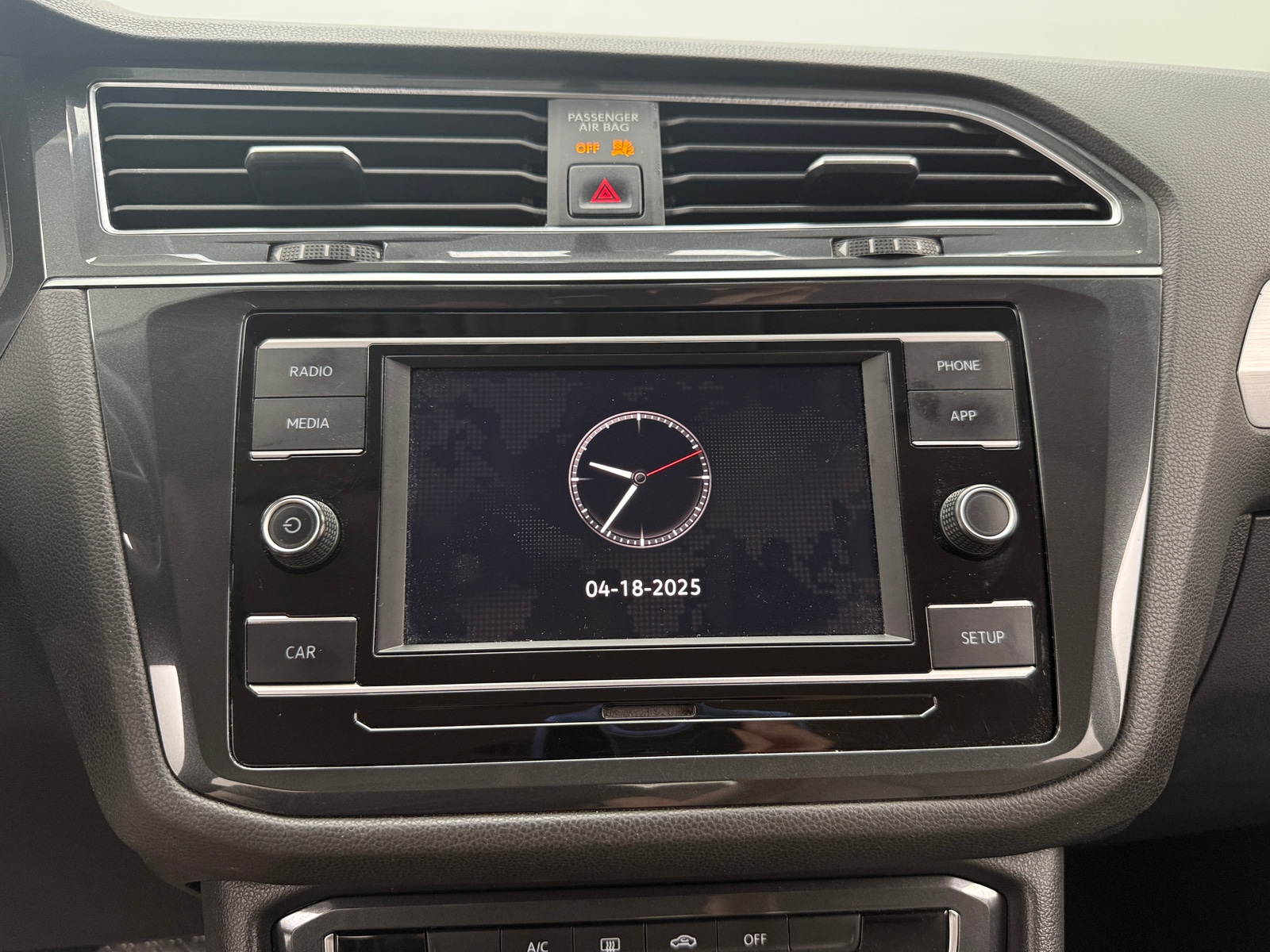 Thumbnail: 2019 Volkswagen Tiguan - 4