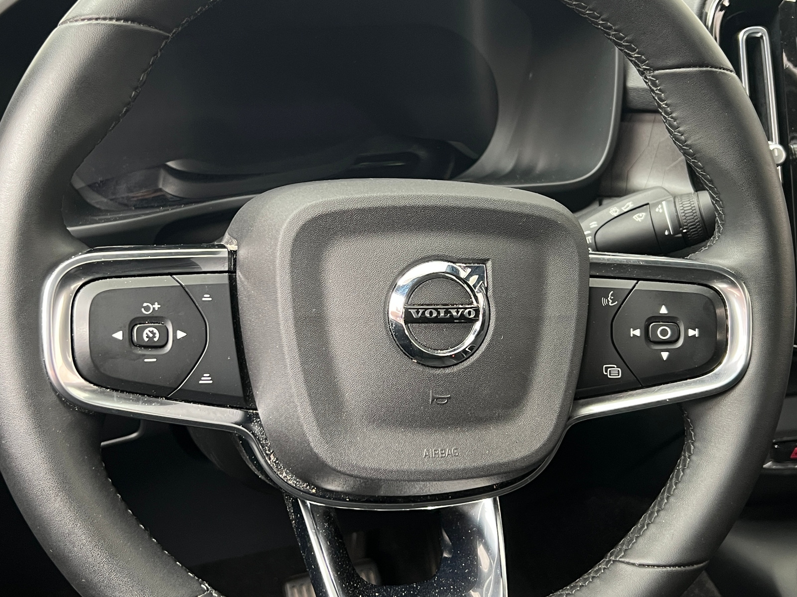 Thumbnail: 2023 Volvo C40 - 5