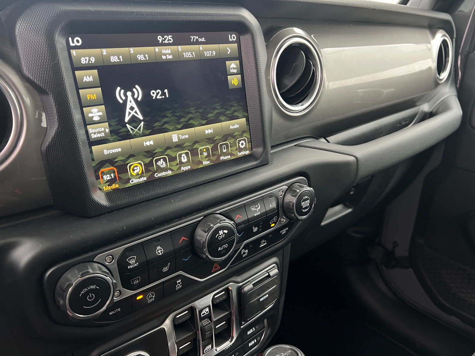 Thumbnail: 2020 Jeep Gladiator - 4