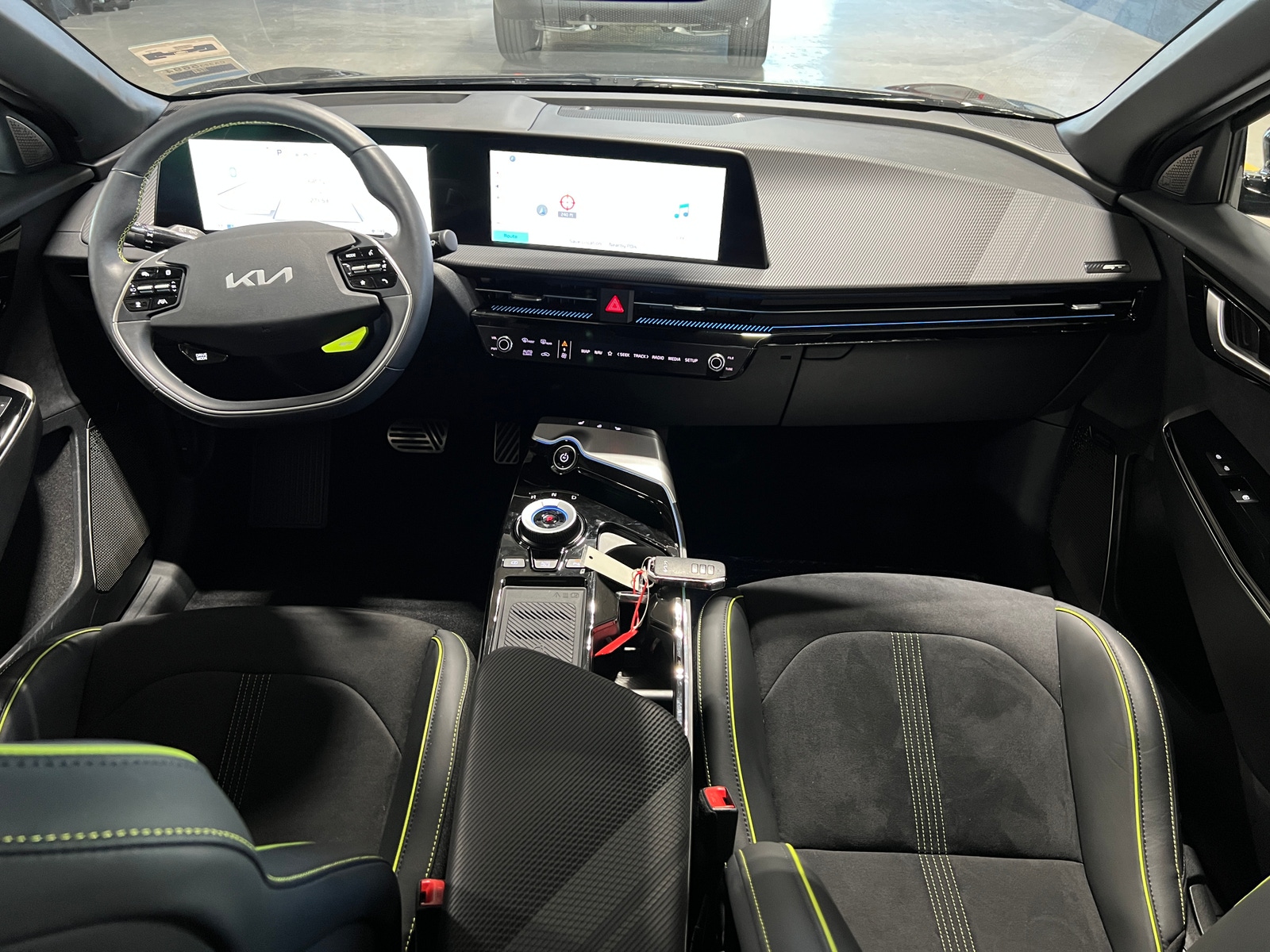 Thumbnail: 2023 Kia EV6 - 2