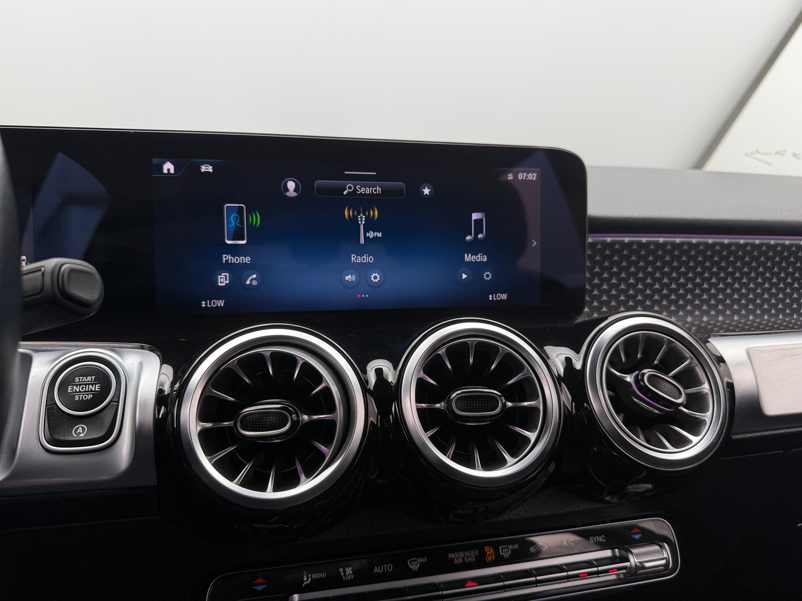 Thumbnail: 2024 Mercedes-Benz GLB - 3